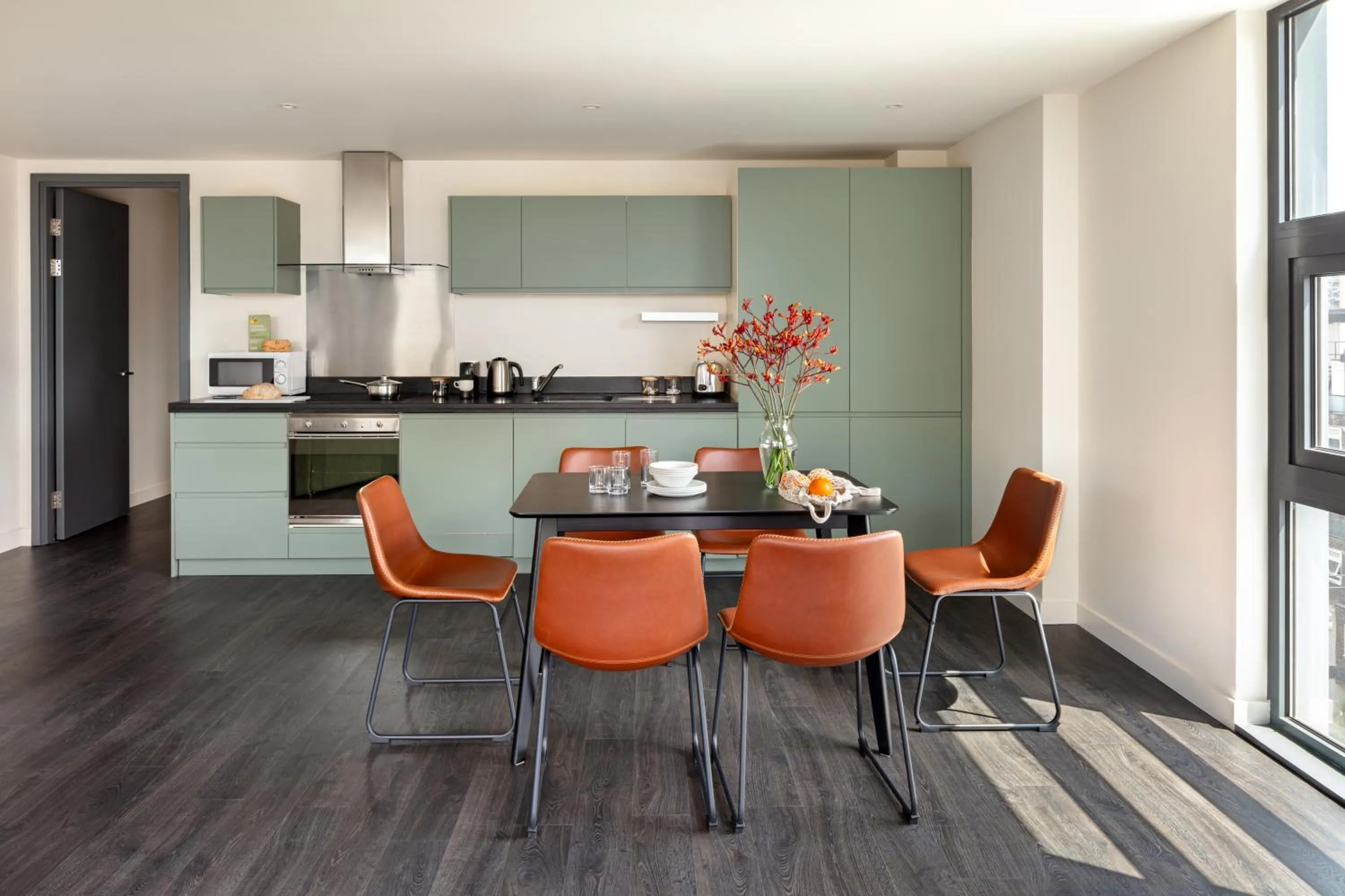 Two-Bedroom Family Apartment in Marlin Canary Wharf