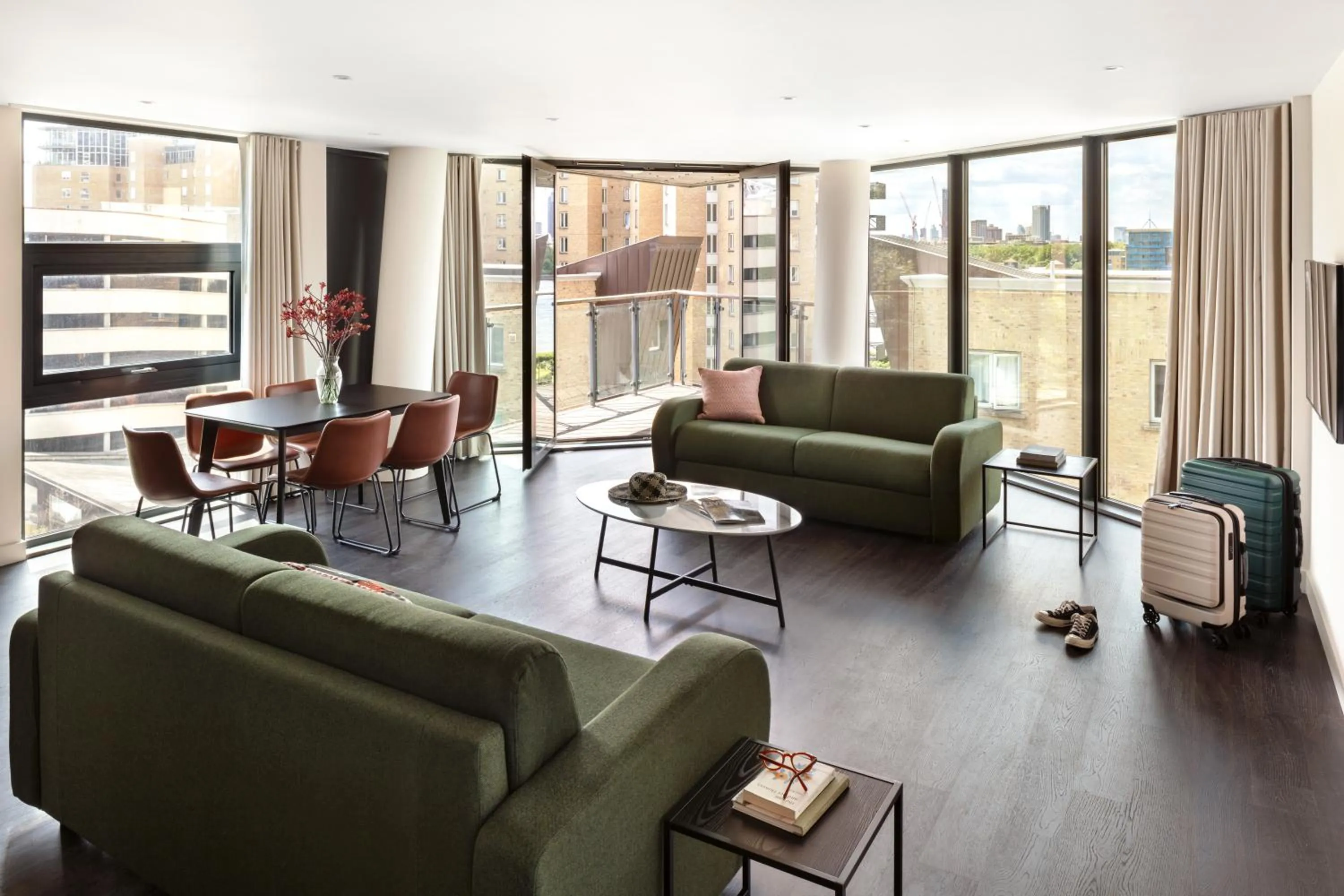 Two-Bedroom Deluxe Apartment in Marlin Canary Wharf