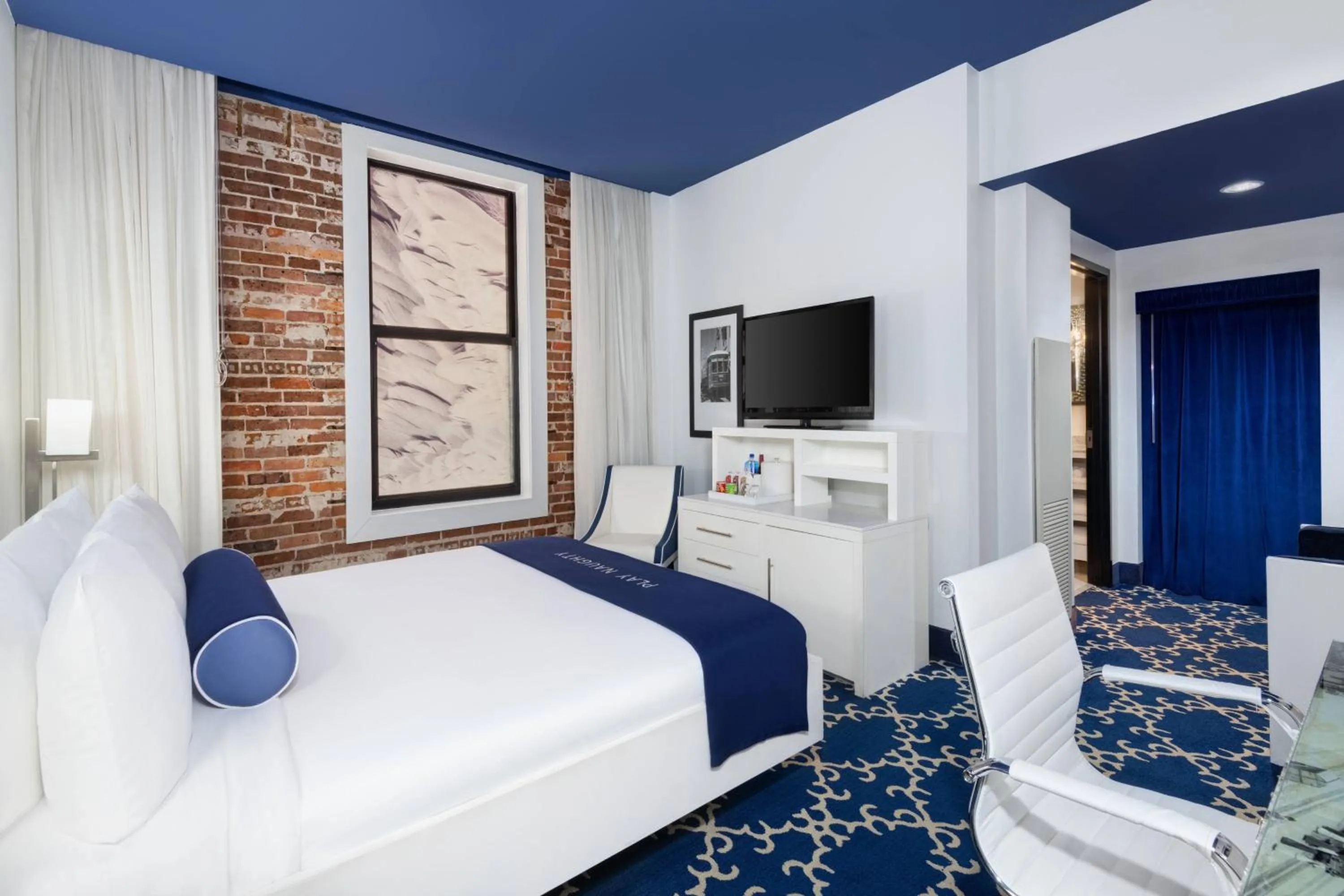 King Room with Roll-in Shower - Mobility and Hearing Accessible in The Saint Hotel, New Orleans, French Quarter, Autograph Collection