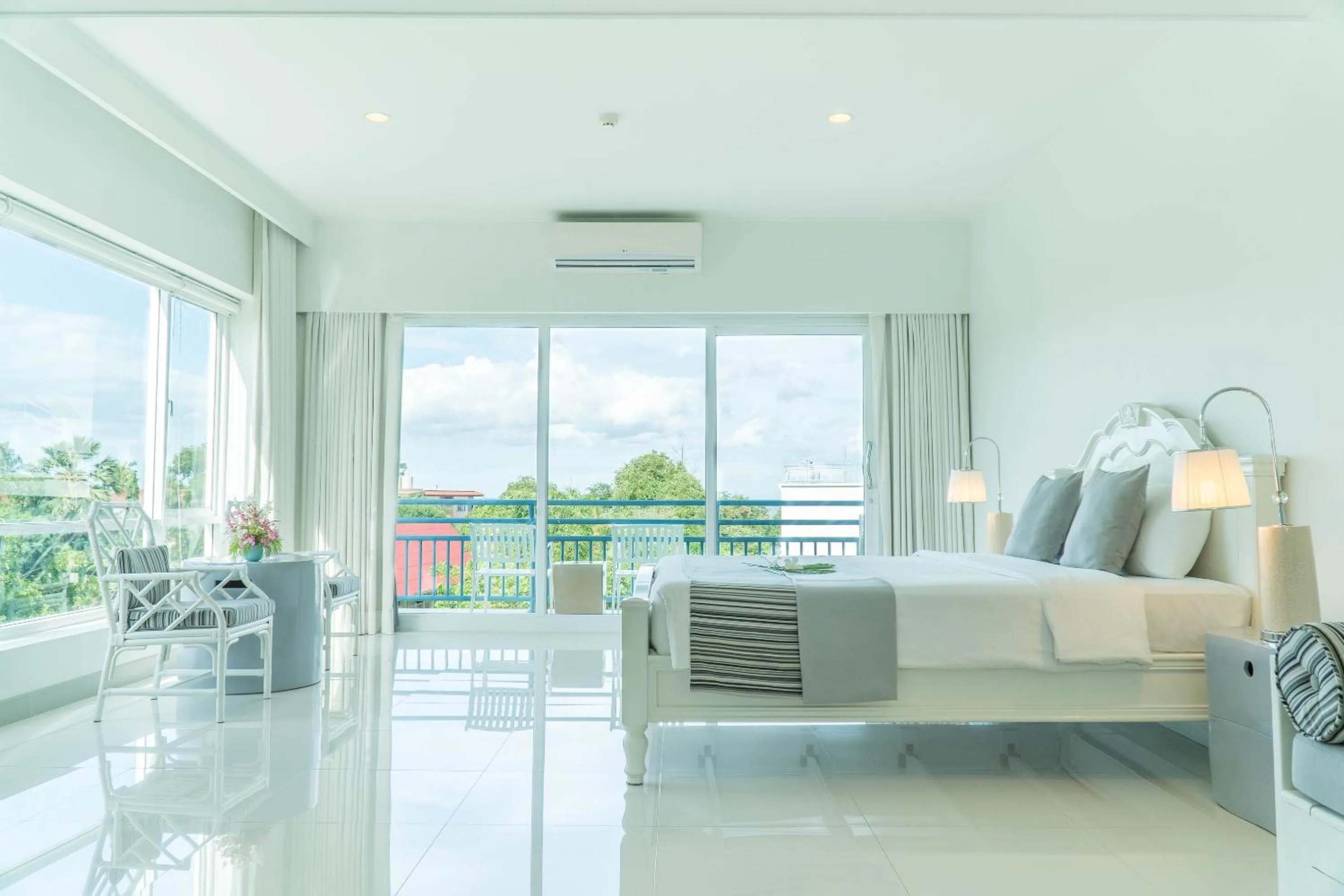 Suite with Balcony in Cera Resort @ Cha-am