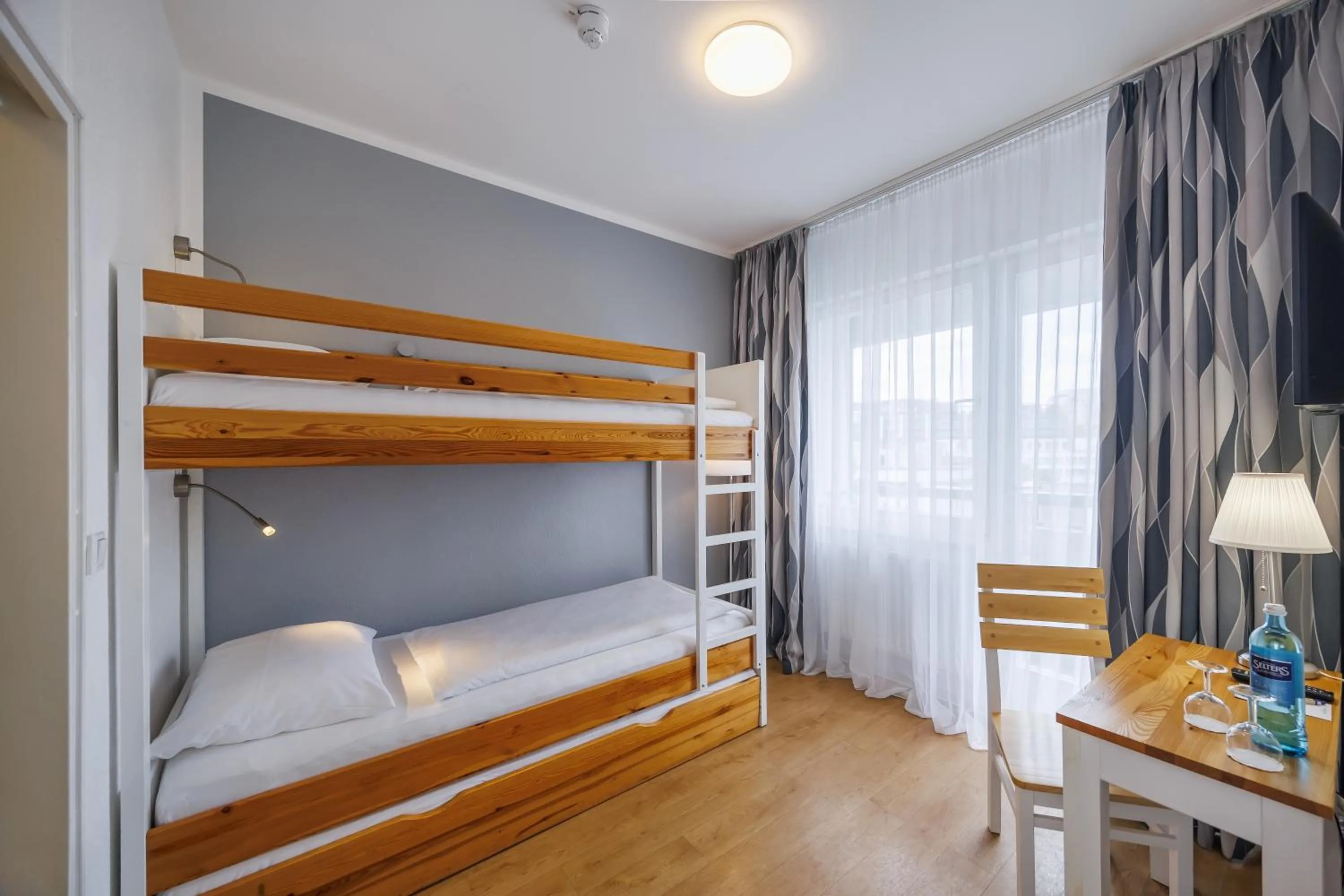 Twin Room with Bunk Bed in Hotel Lützow