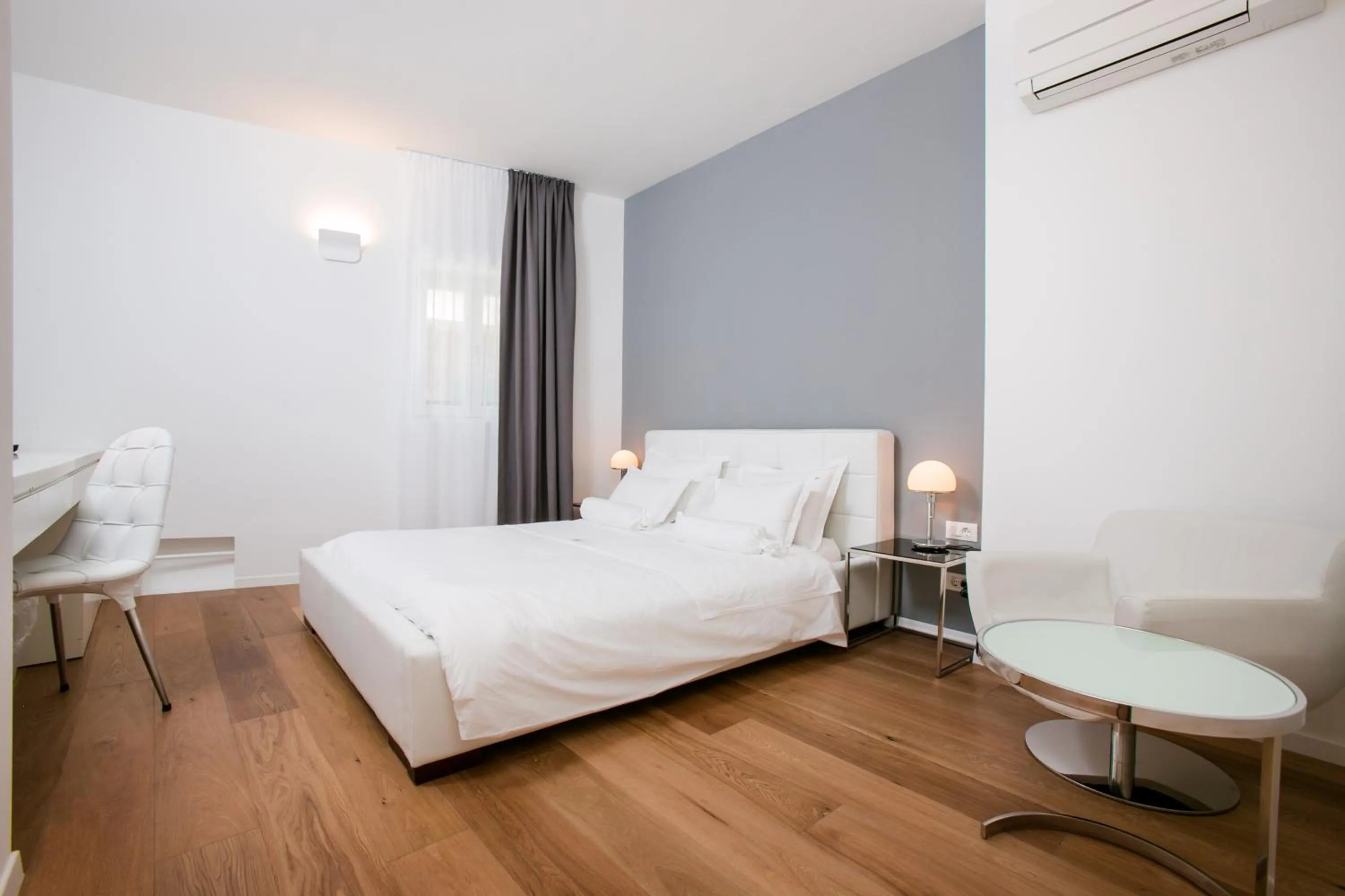 Comfort Double Room - Radmilovica Street 39 in Divota Apartment Hotel