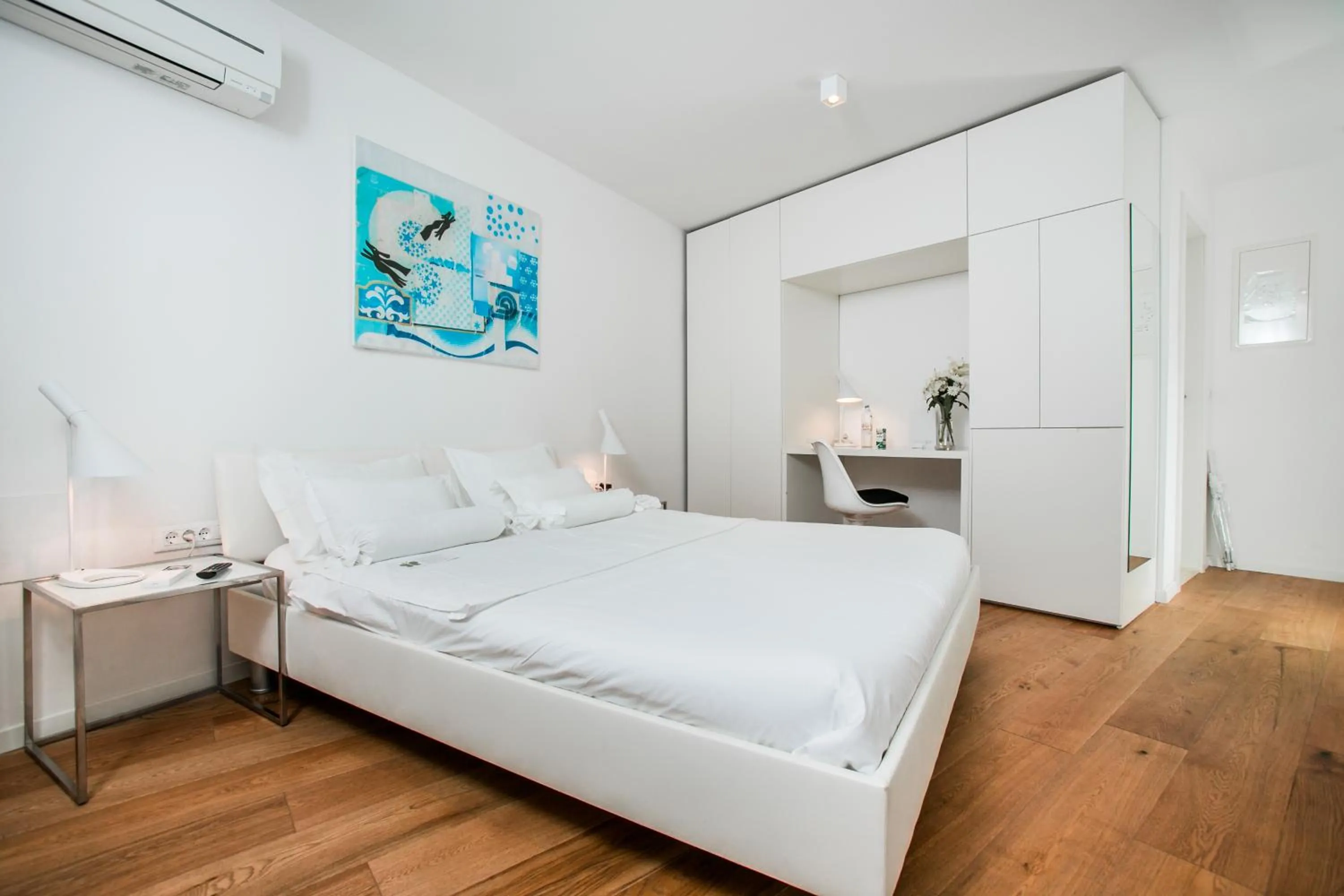 Standard Double room, courtyard view - Kovacica Street 20 in Divota Apartment Hotel