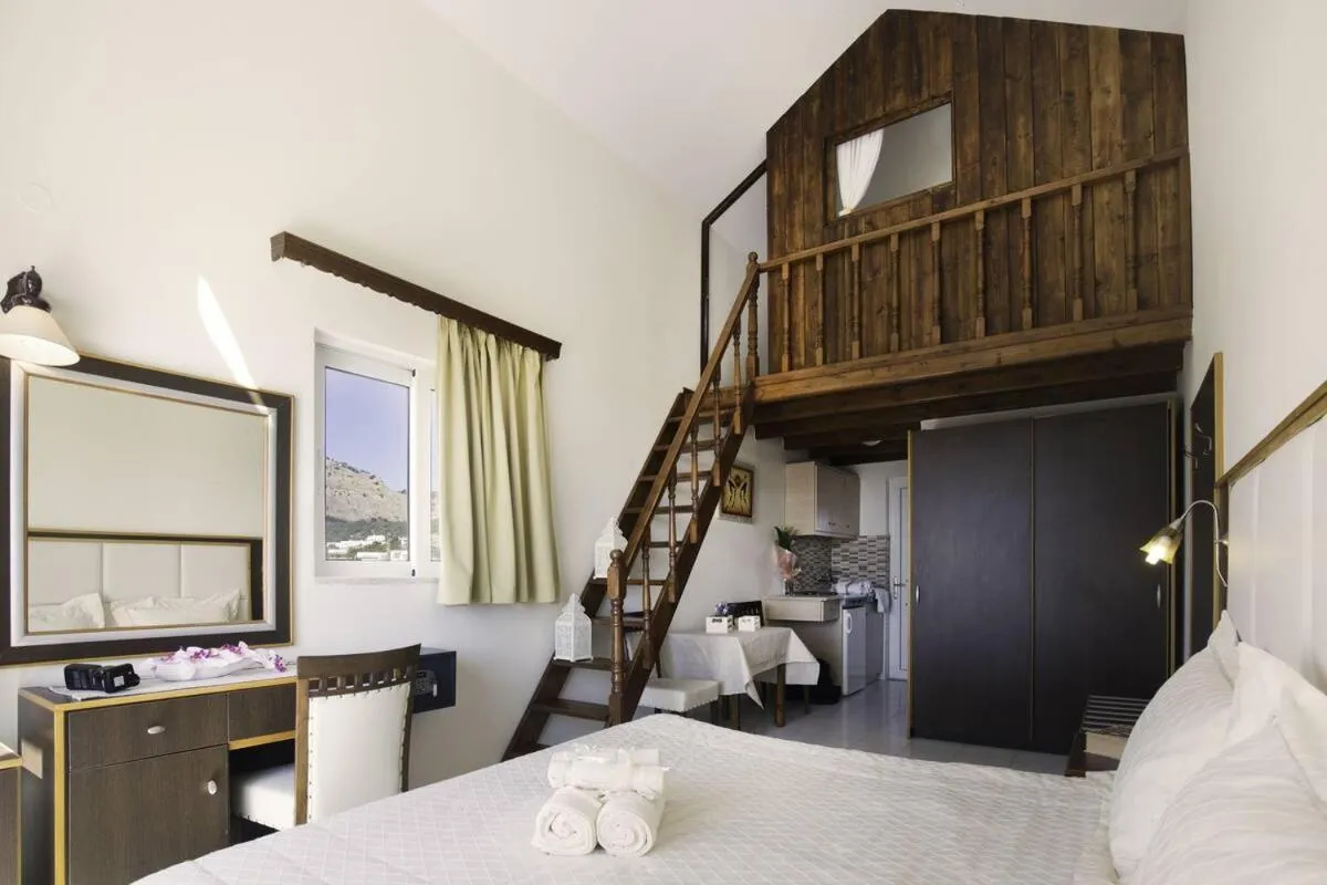 Deluxe Two Bedroom Apartment (4 Adults) - Split Level in George Beach Studios