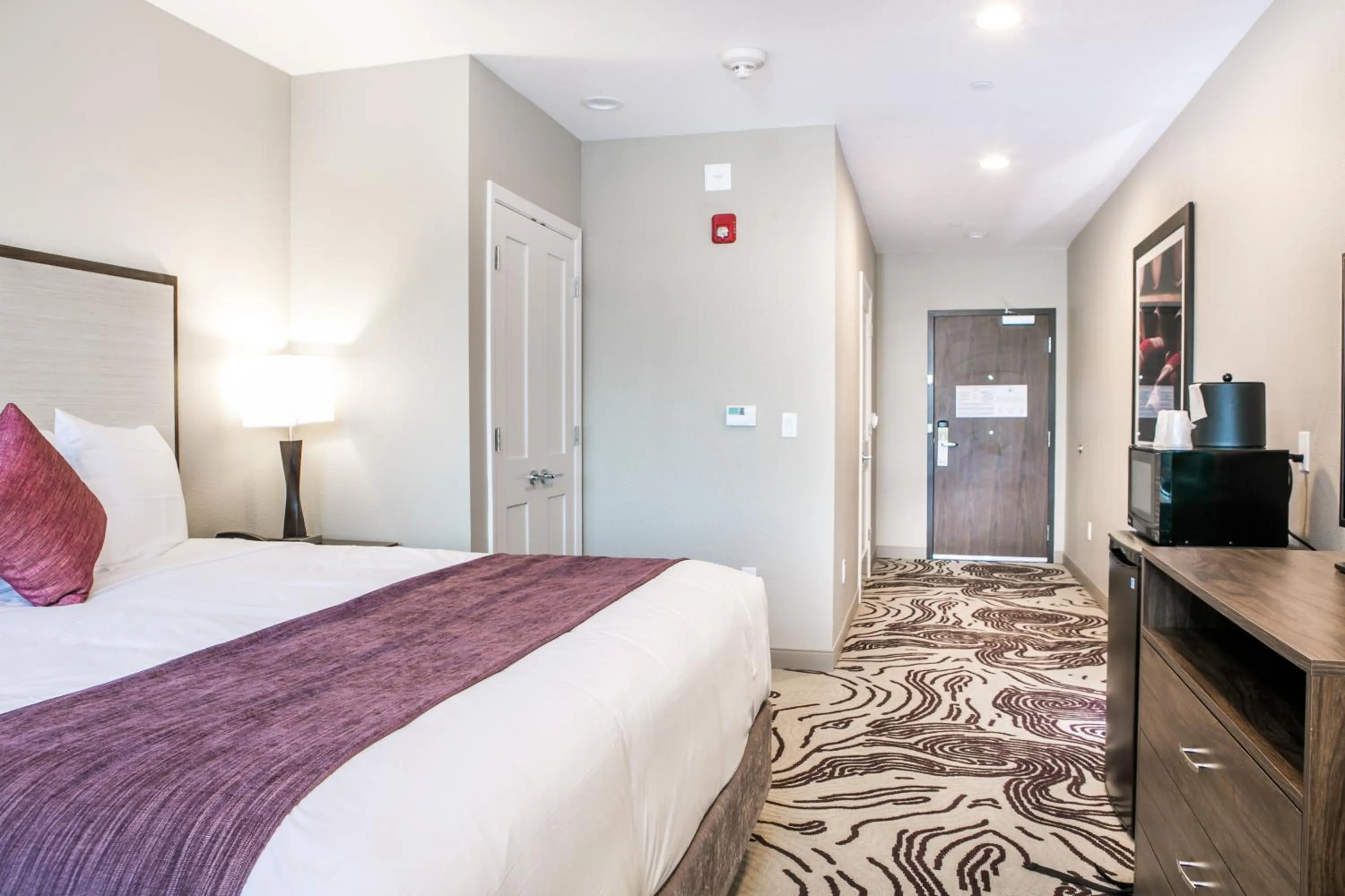 Deluxe Queen Room in Hotel Siri Downtown - Paso Robles