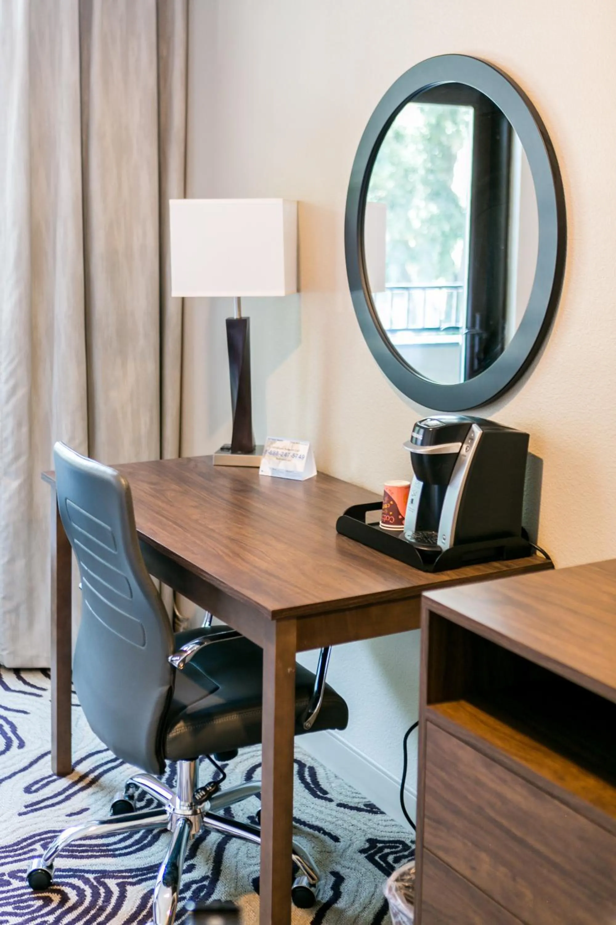 Queen Room with Balcony in Hotel Siri Downtown - Paso Robles