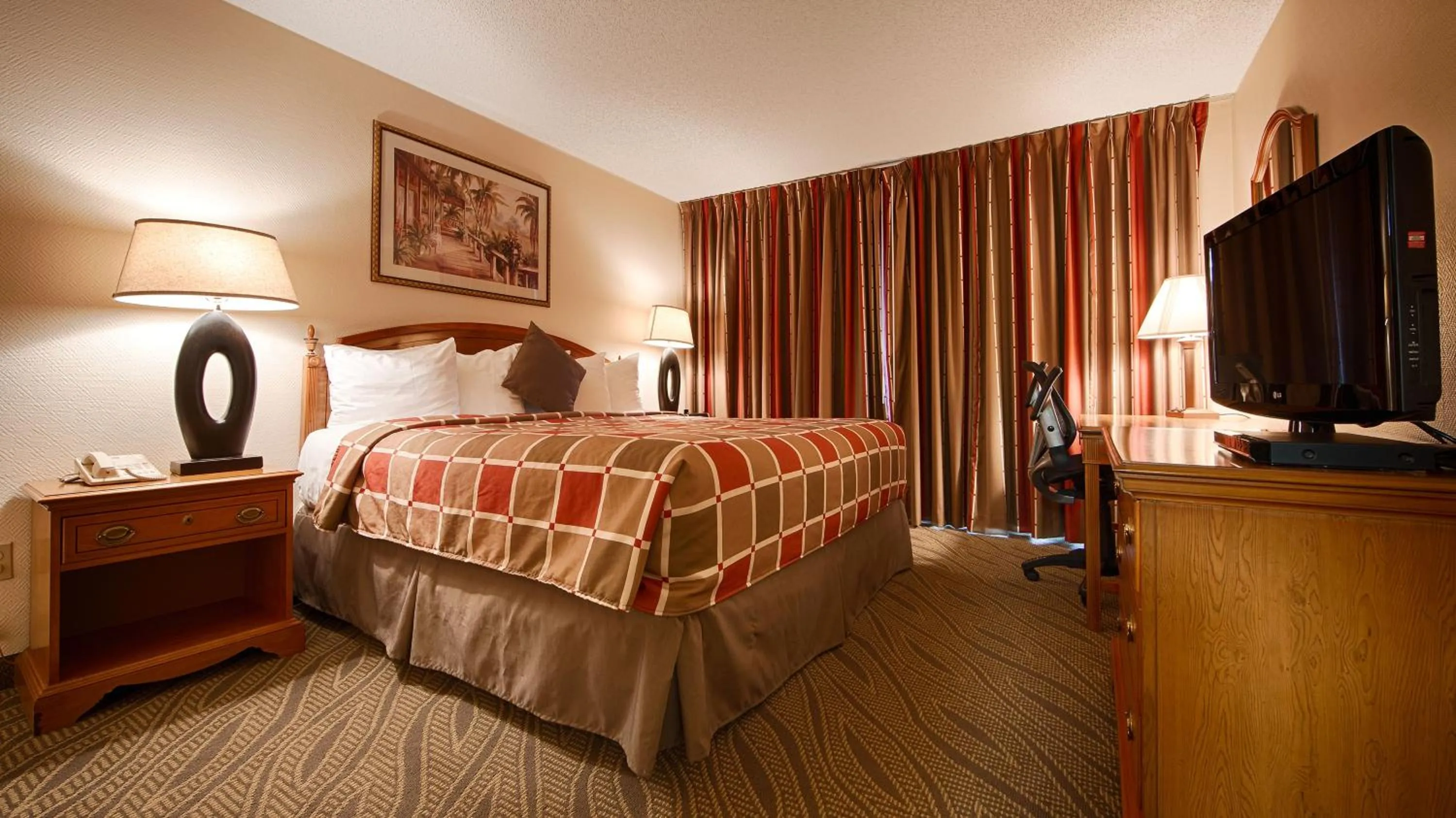 One-Bedroom Apartment with Sofa Bed and Bath Tub - Mobility Accessible/Non-Smoking in Best Western Naples Inn & Suites