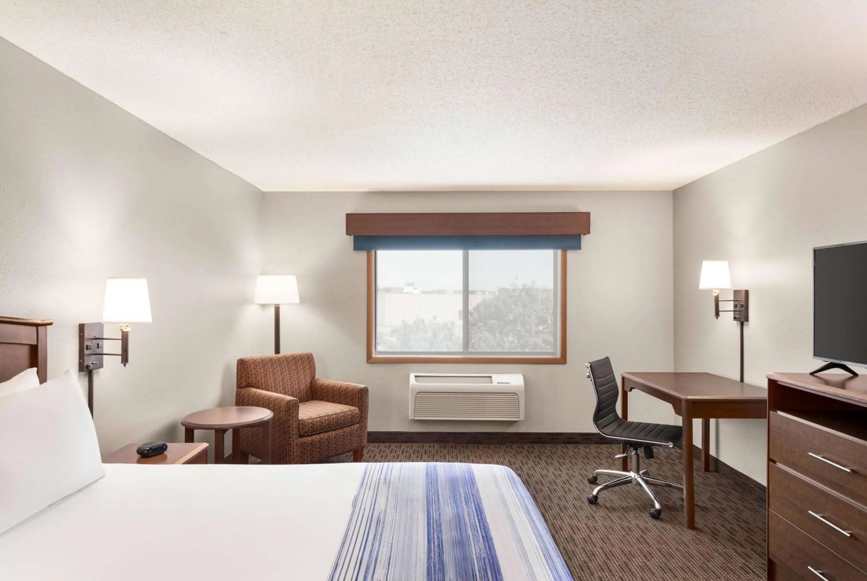 King Room - Mobility Access/Non-Smoking in AmericInn by Wyndham Fergus Falls Conference Center