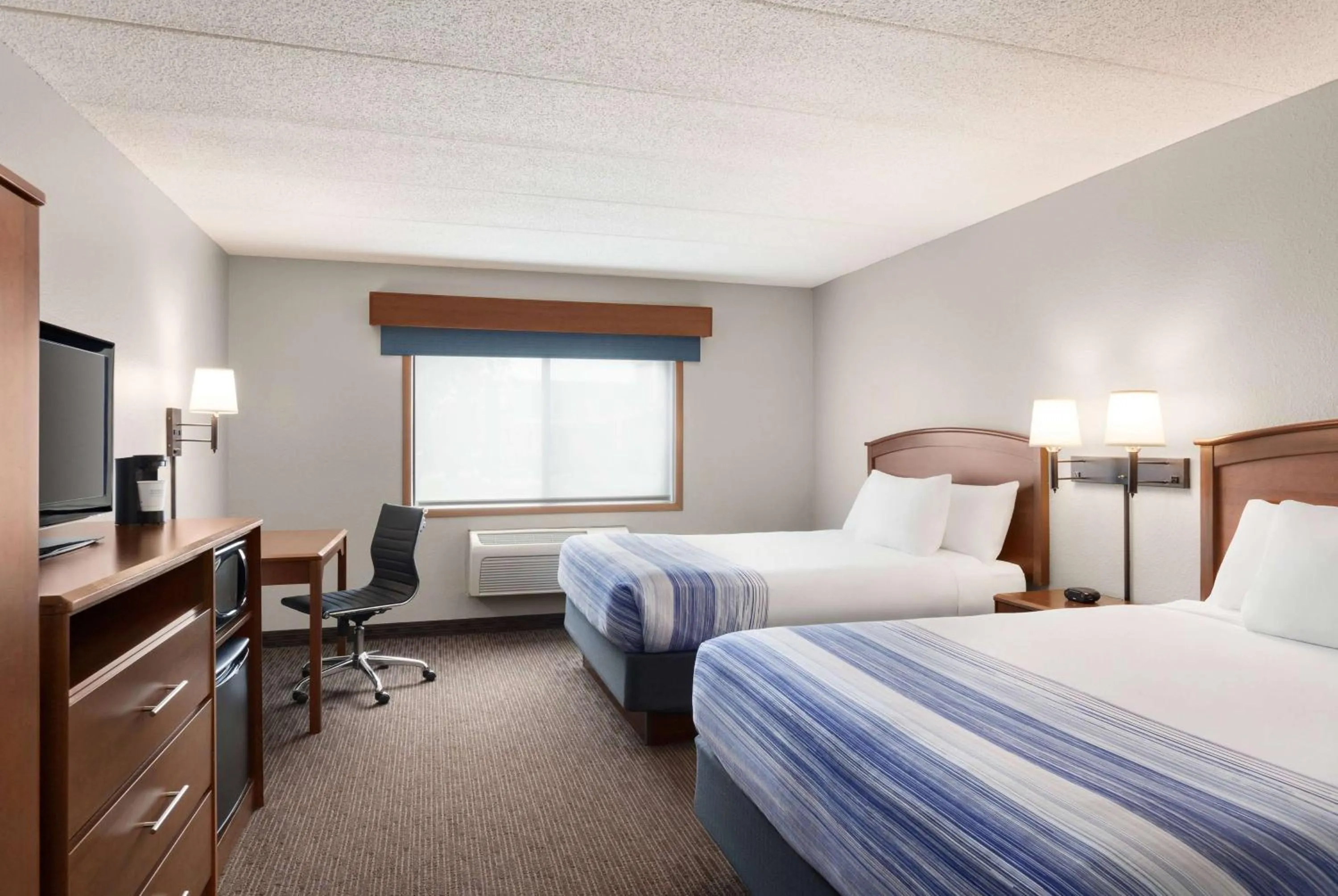 Queen Room with Two Queen Beds - Mobility Access/Non-Smoking in AmericInn by Wyndham Fergus Falls Conference Center
