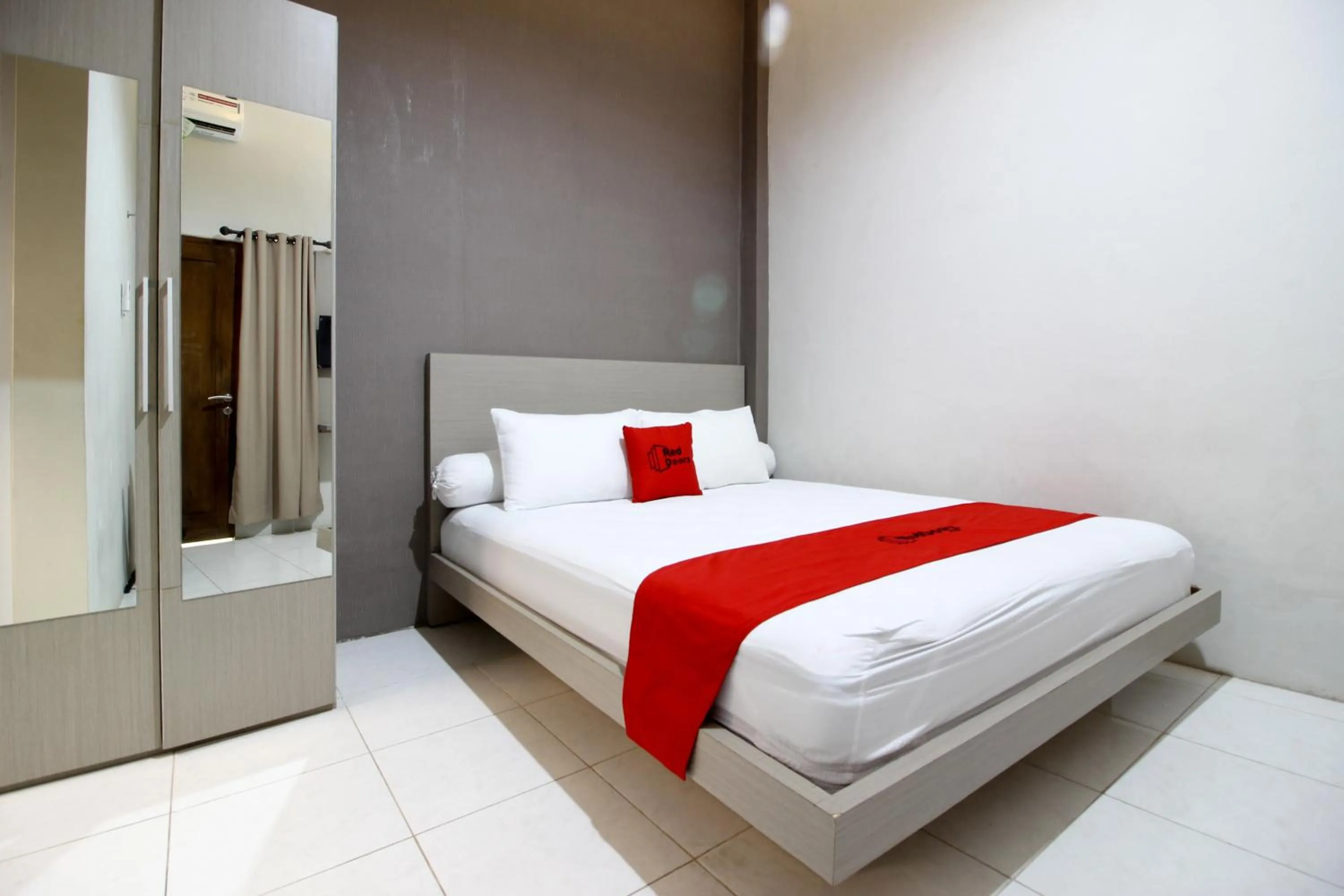 Double Room in RedDoorz Plus near UPN Jogjakarta 2