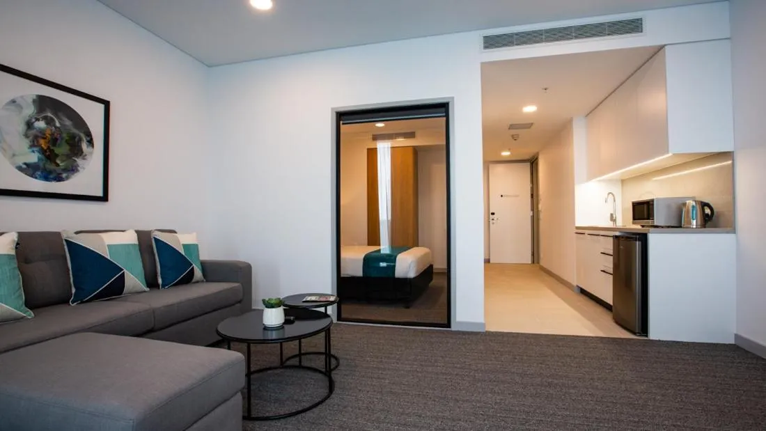 2 Bedroom Dual Key Suite King in Essence Suites Taringa