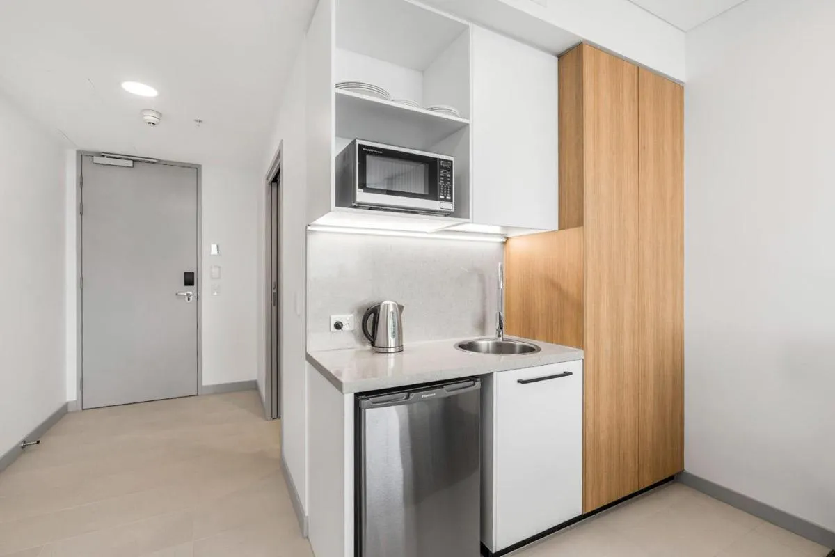 Studio Queen Suite in Essence Suites Taringa