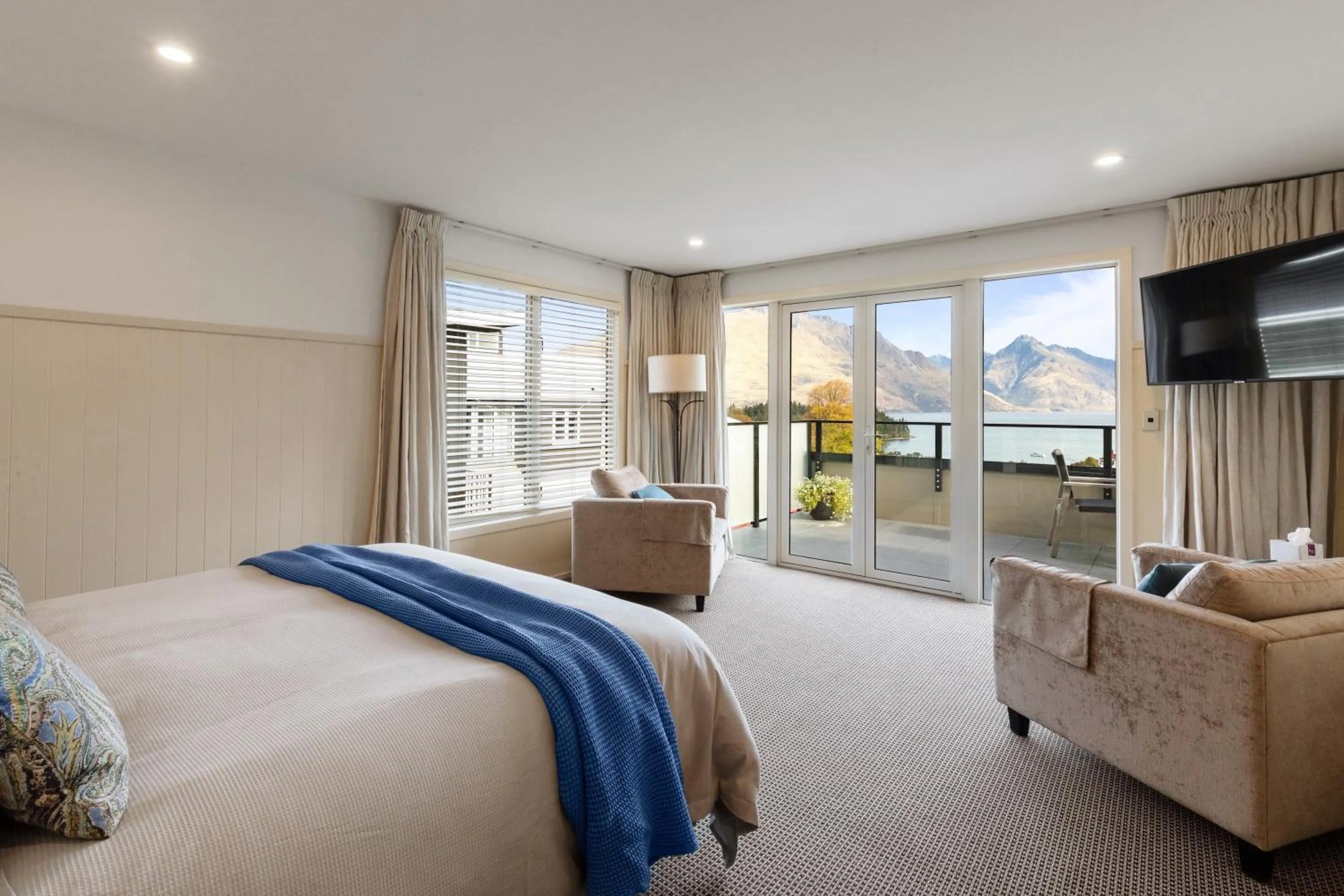 Executive King Room in Queenstown House Bed & Breakfast and Apartments