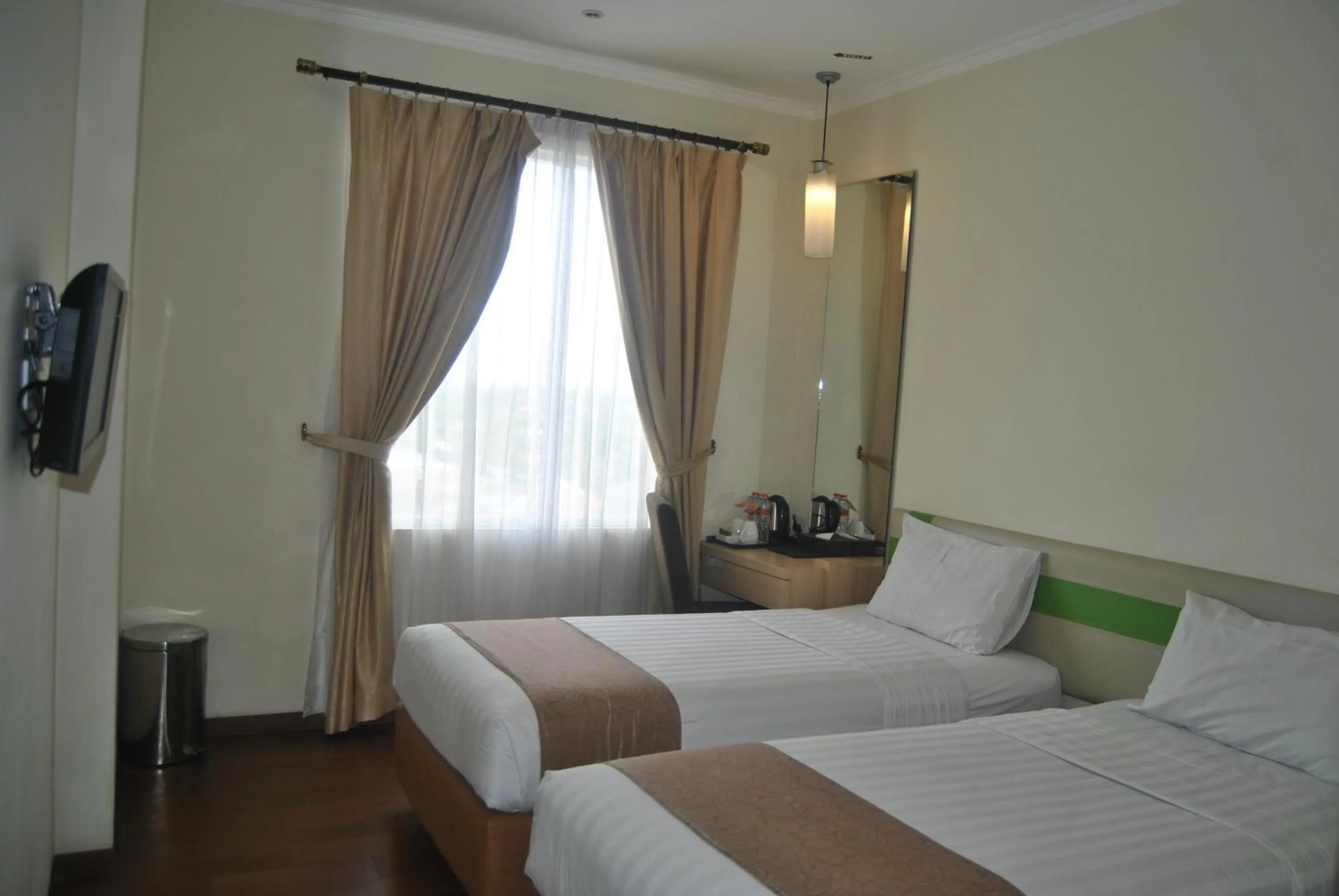 Deluxe Twin Room in Hotel Dafam Pekalongan