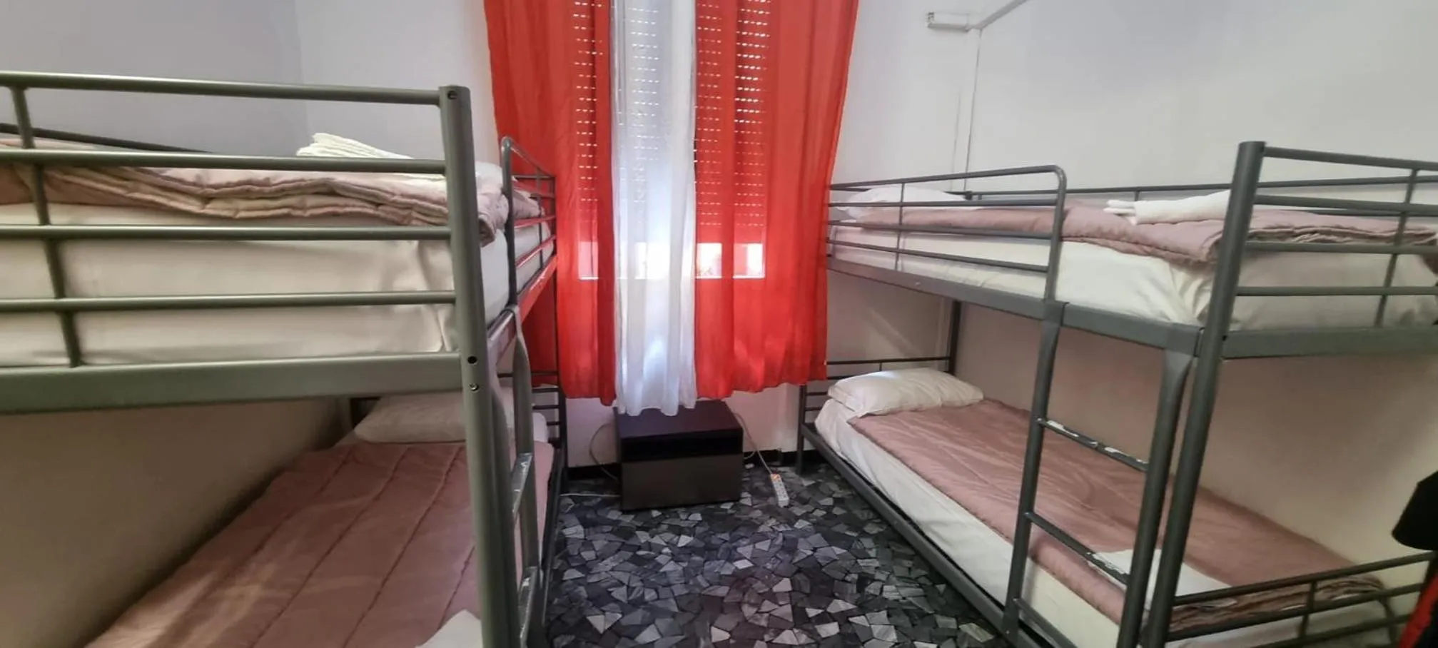 Bed in 6-Bed Mixed Dormitory Room in Central Hostel Milano