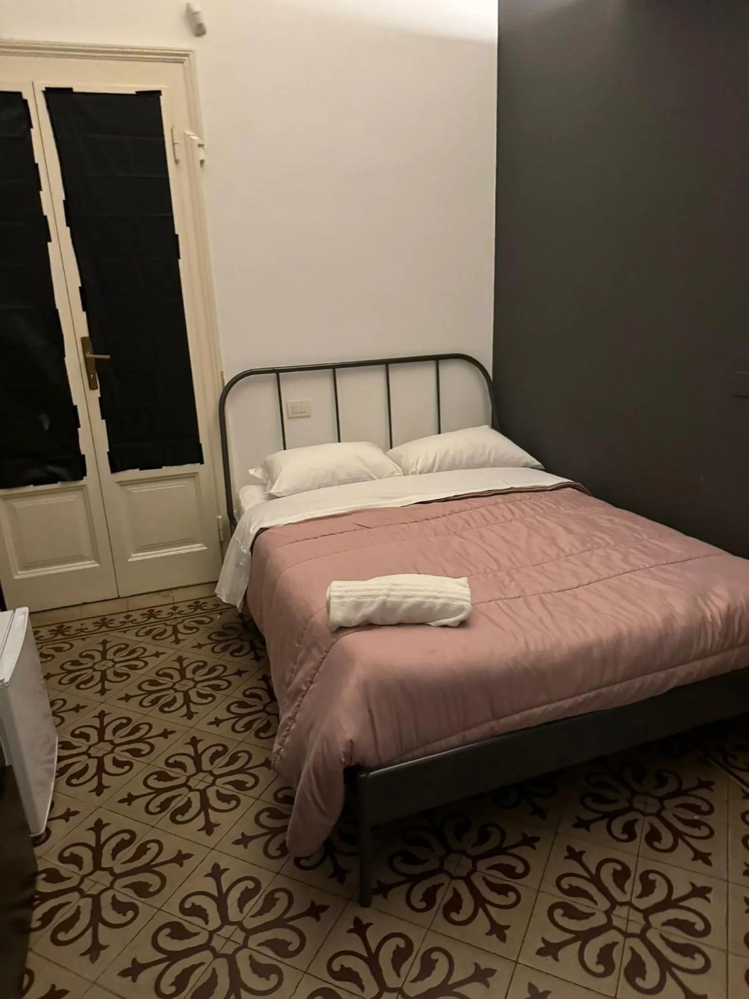 Double Room with Private Bathroom in Central Hostel Milano