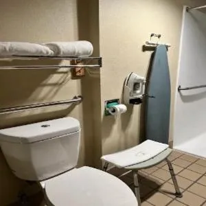 Queen Room - Accessible/Nonsmoking in Quality Inn & Suites Moline - Quad Cities
