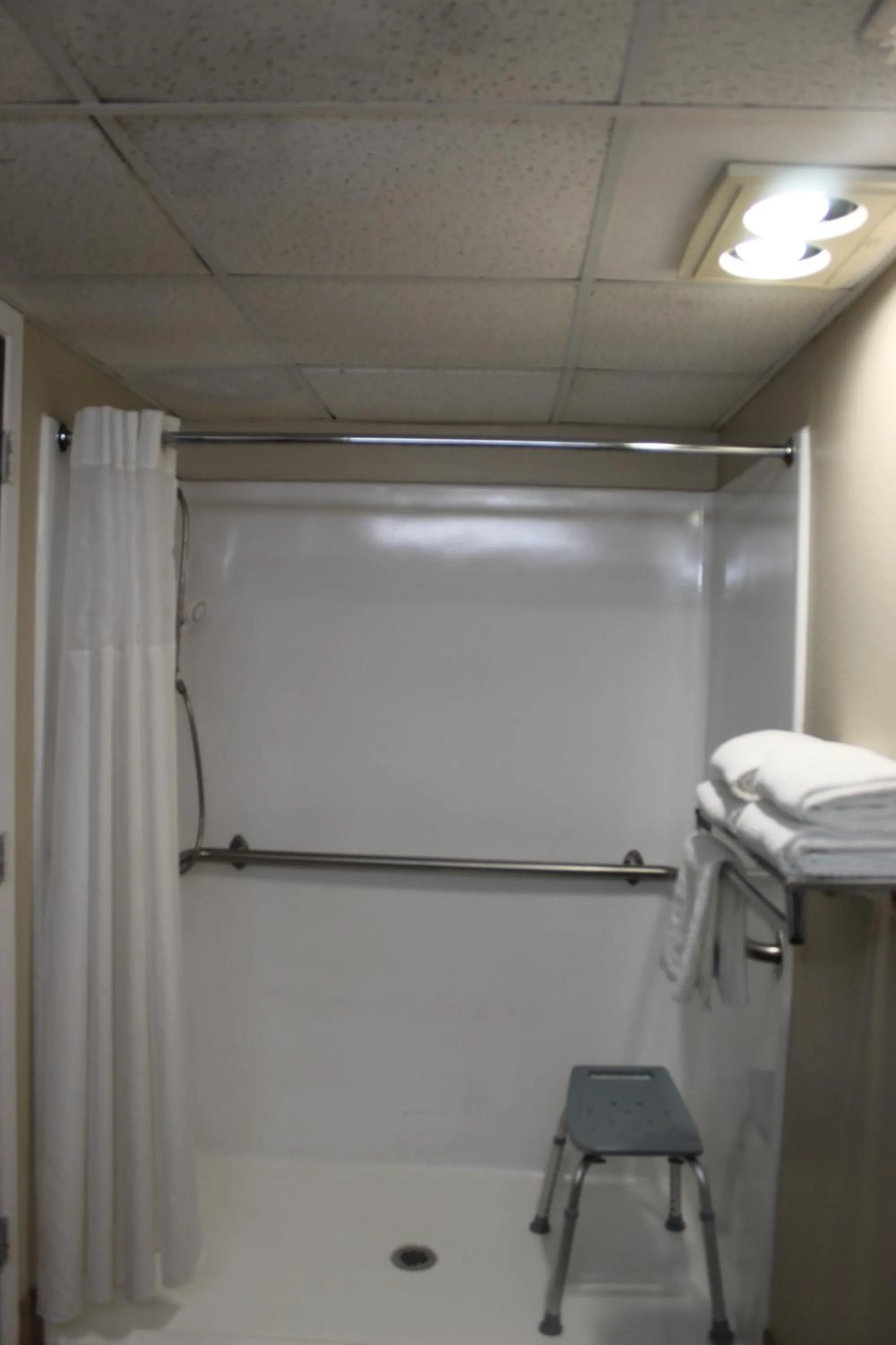 Queen Room - Accessible/Nonsmoking in Quality Inn & Suites Moline - Quad Cities