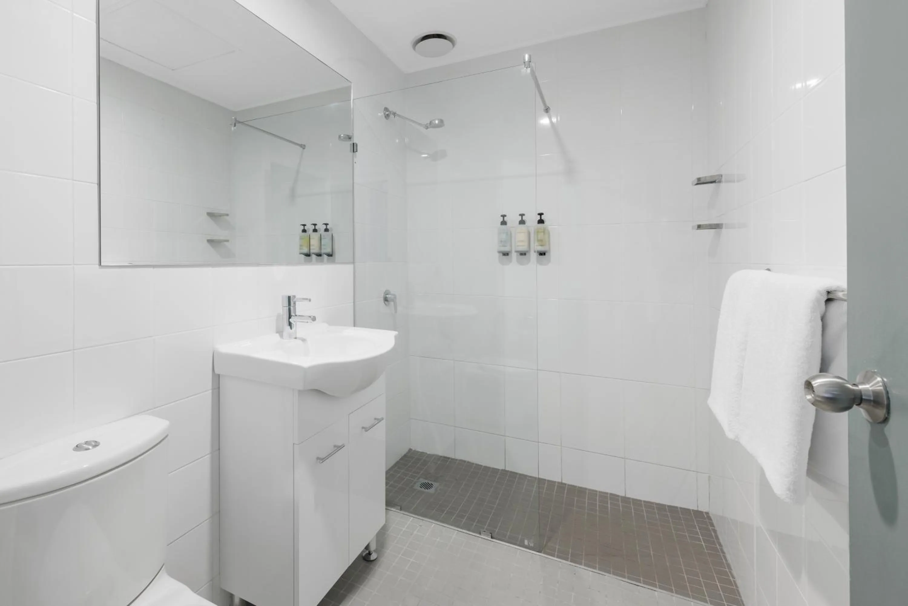 Standard Queen Room in Vulcan Hotel Sydney