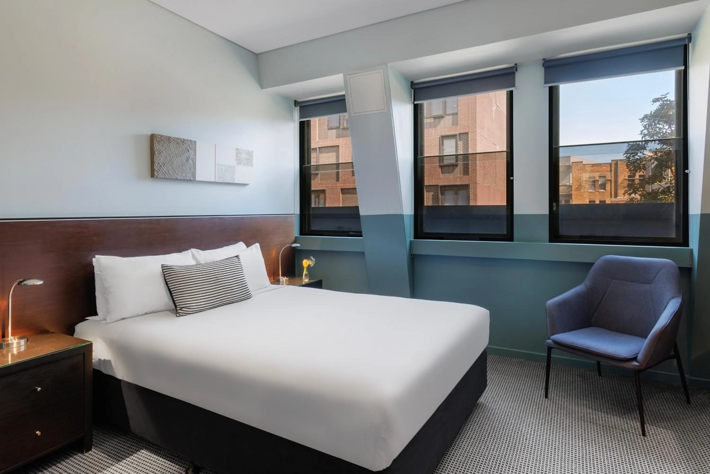 Superior Queen Room in Vulcan Hotel Sydney