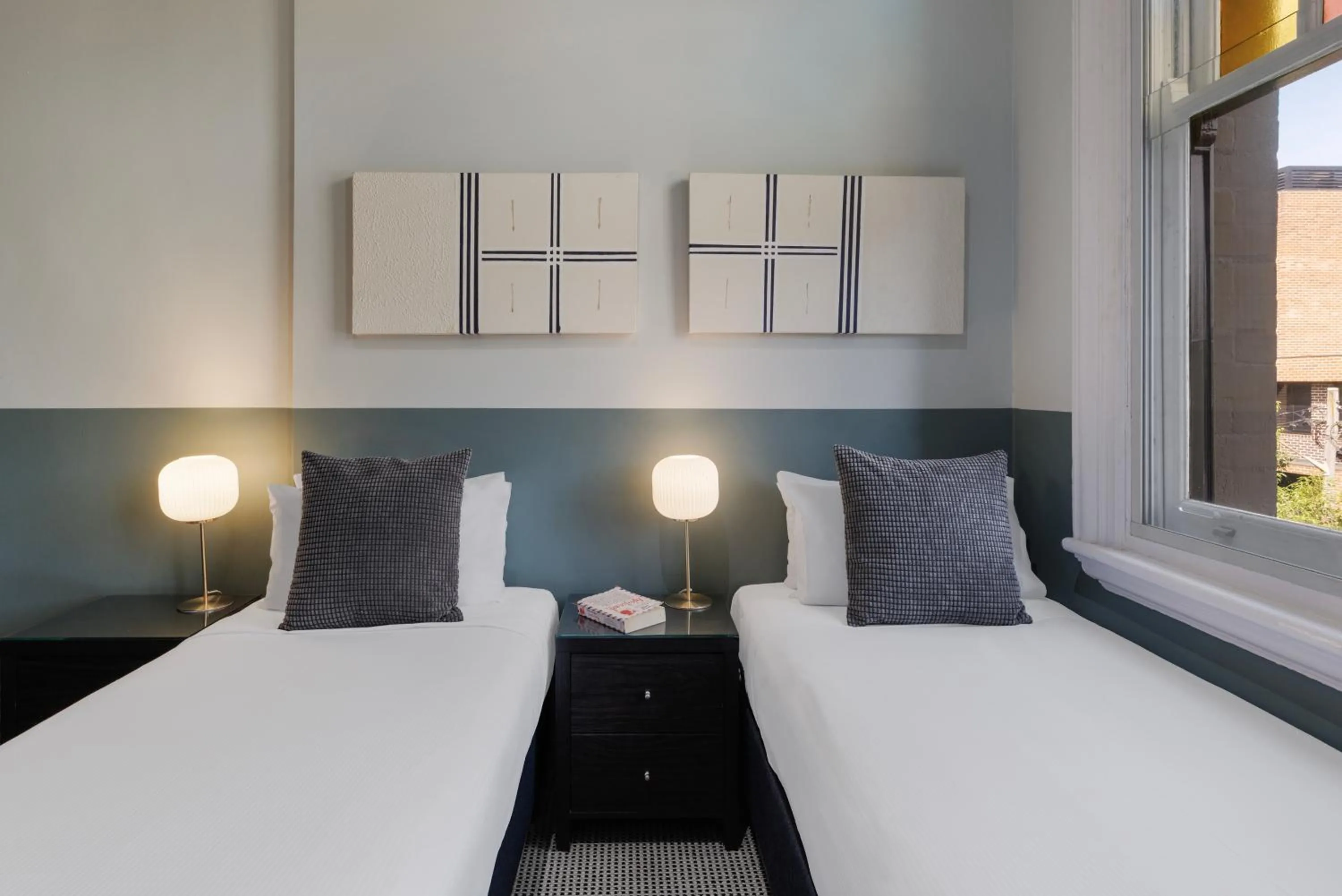 Standard Twin Room in Vulcan Hotel Sydney