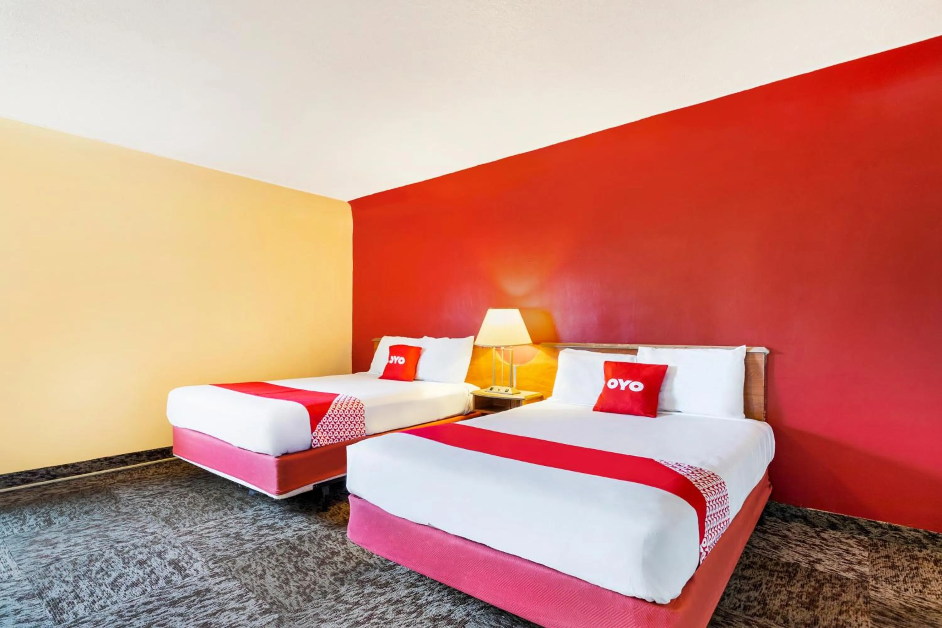 Double Queen Suite - single occupancy in OYO Hotel North Lima OH - Boardman