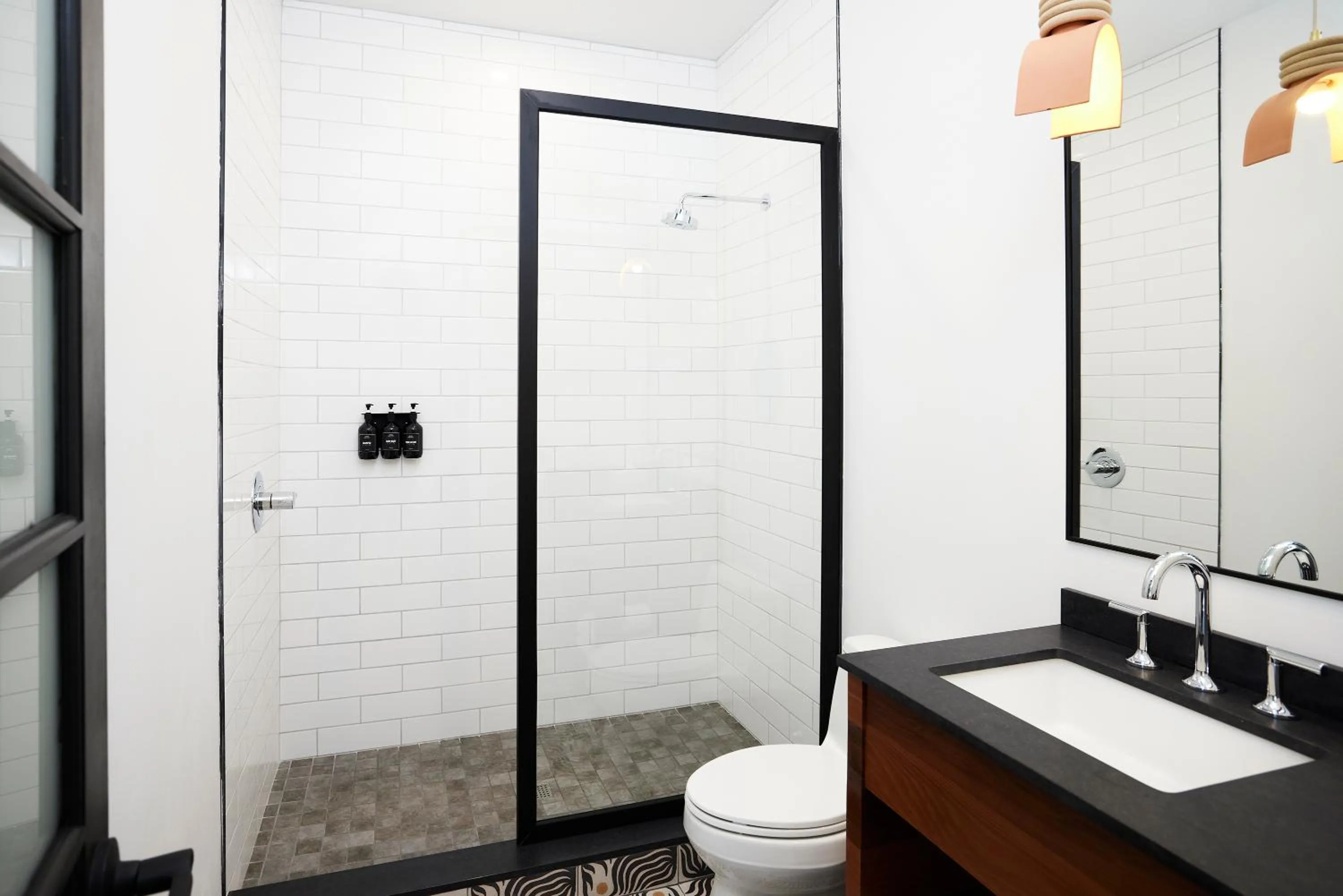 King Suite with Balcony in Woodstock Way Hotel