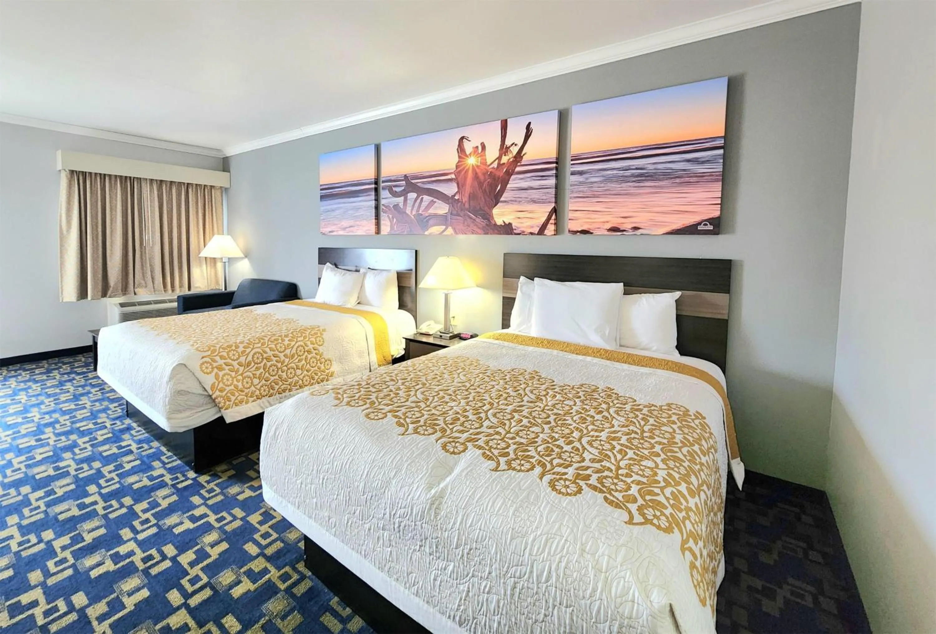 Queen Room with Two Queen Beds and Bath Tub - single occupancy - Mobility/Hearing Access - Non-Smoking in Days Inn by Wyndham Robstown