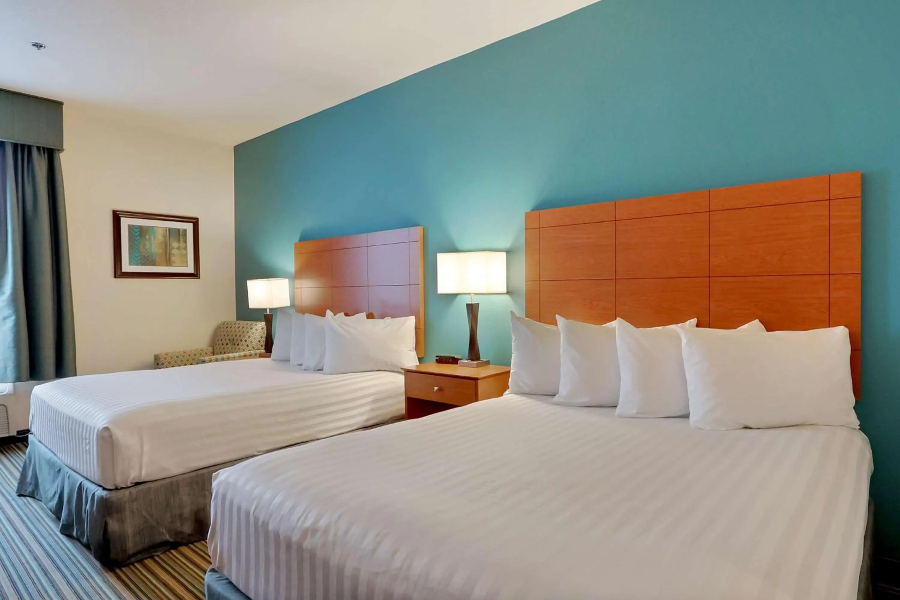 Queen Room with Two Queen Beds and Roll-In Shower - Disability Access in Best Western Liberty Inn DuPont JBLM