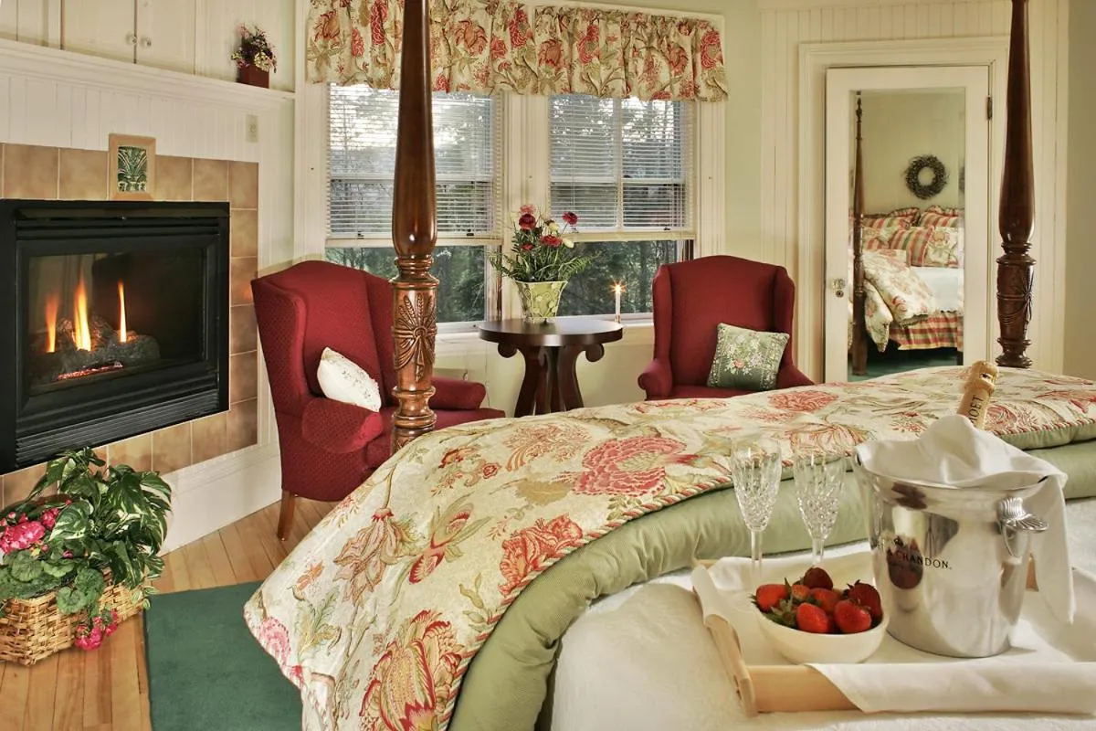 Standard Queen Room in Inn at Jackson