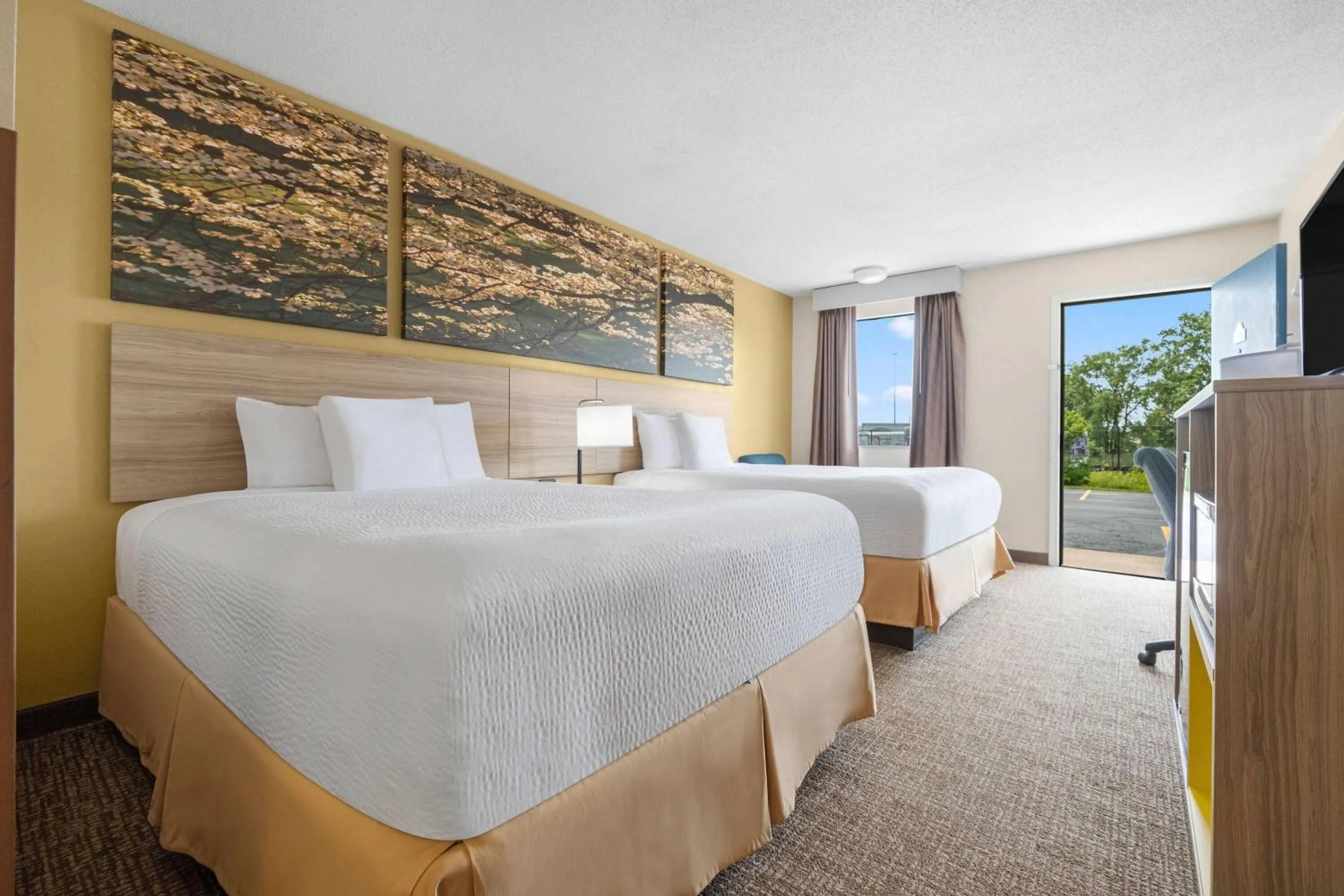 Queen Room with Two Queen Beds - Non-Smoking in Days Inn by Wyndham Fort Wayne