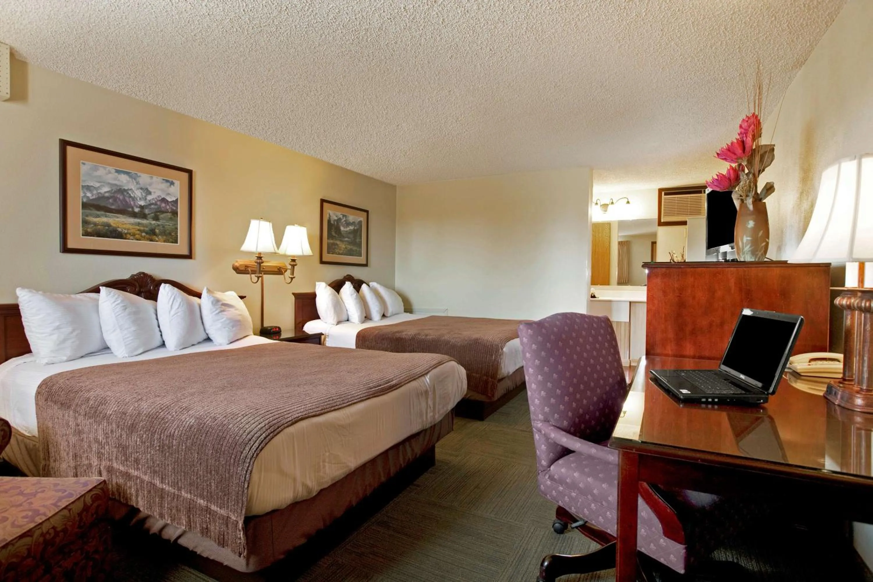 Queen Room with Two Queen Beds - Non-Smoking in Best Western Torchlite