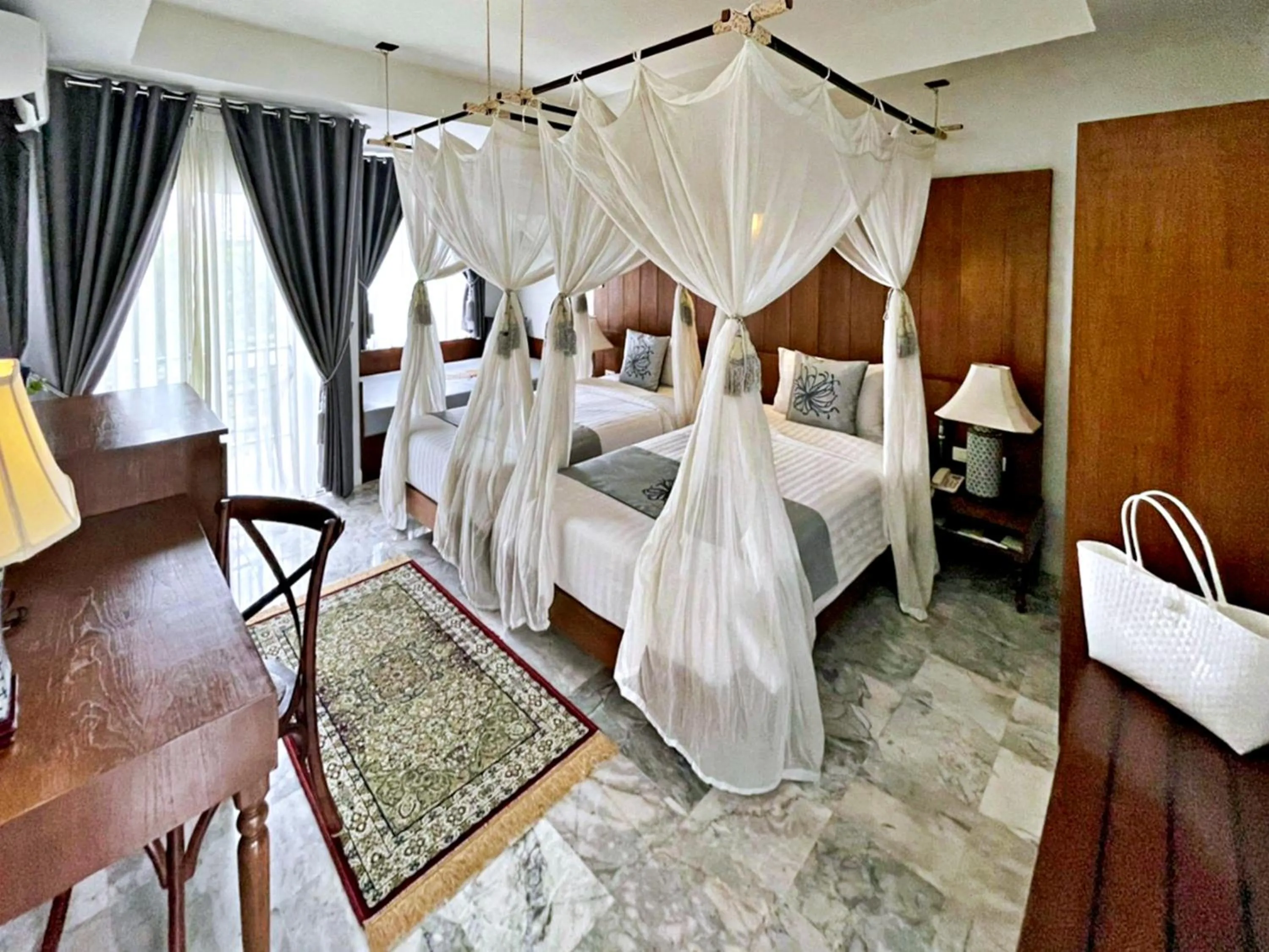 Twin Room with Balcony in Villa Amphawa