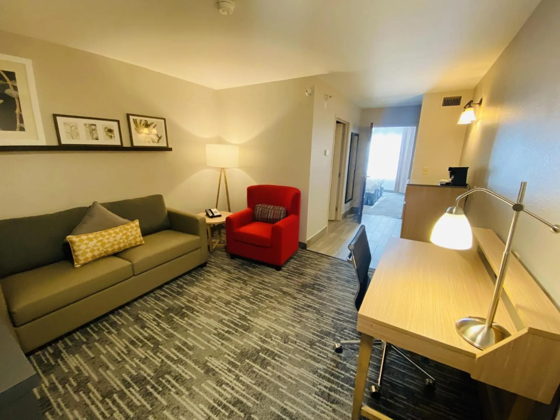 King Suite in Country Inn & Suites by Radisson, Champaign North, IL