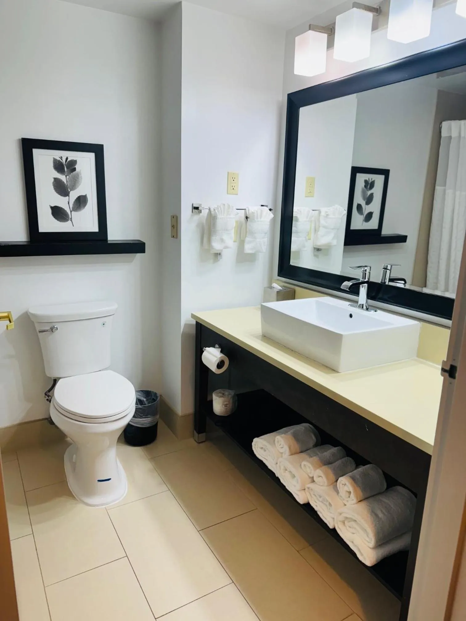 Queen Room with Two Queen Beds - Non-Smoking in Country Inn & Suites by Radisson, Lawrenceville, GA