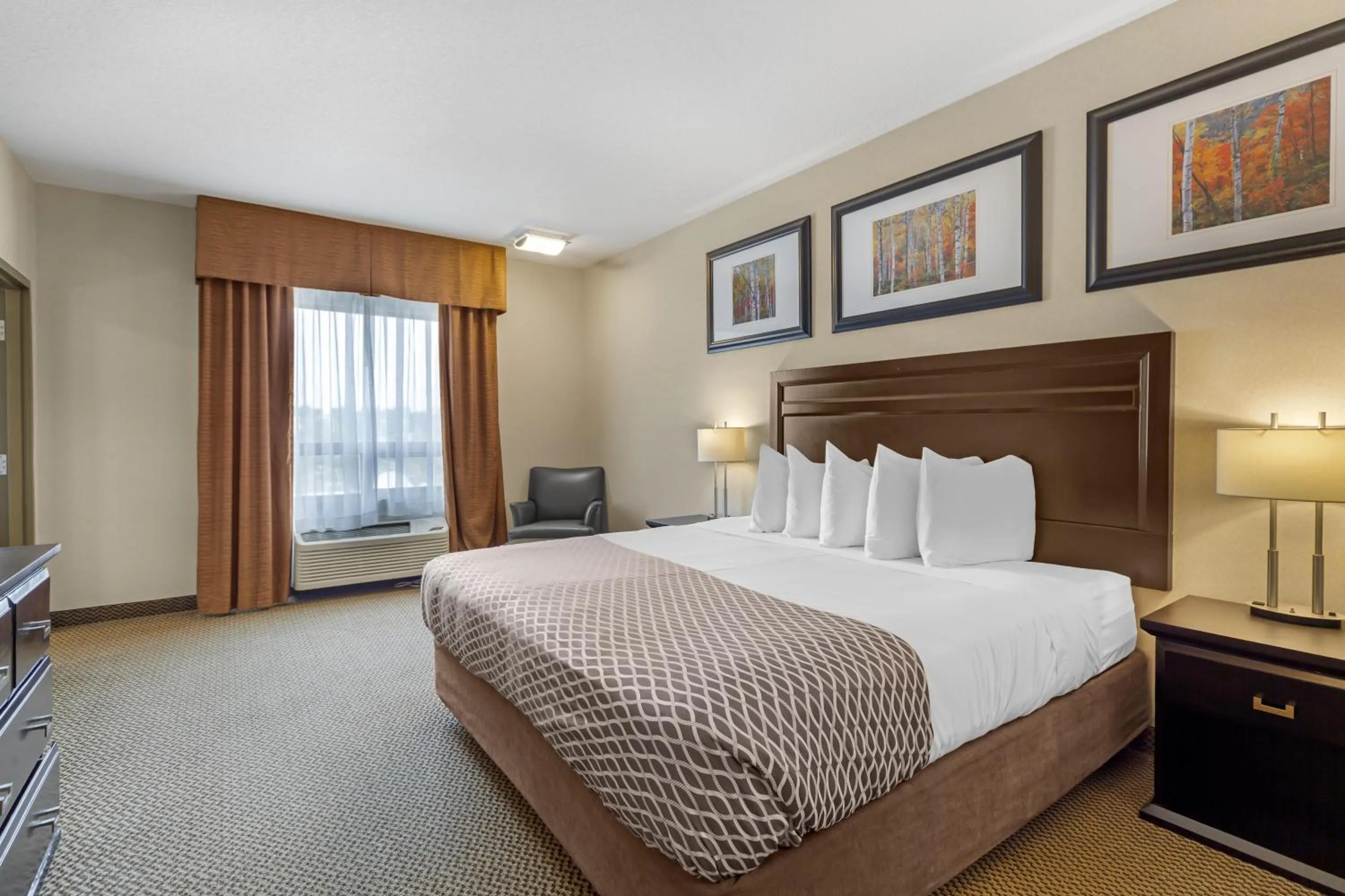 Triple Suite - Non-Smoking in Best Western Plus St Albert