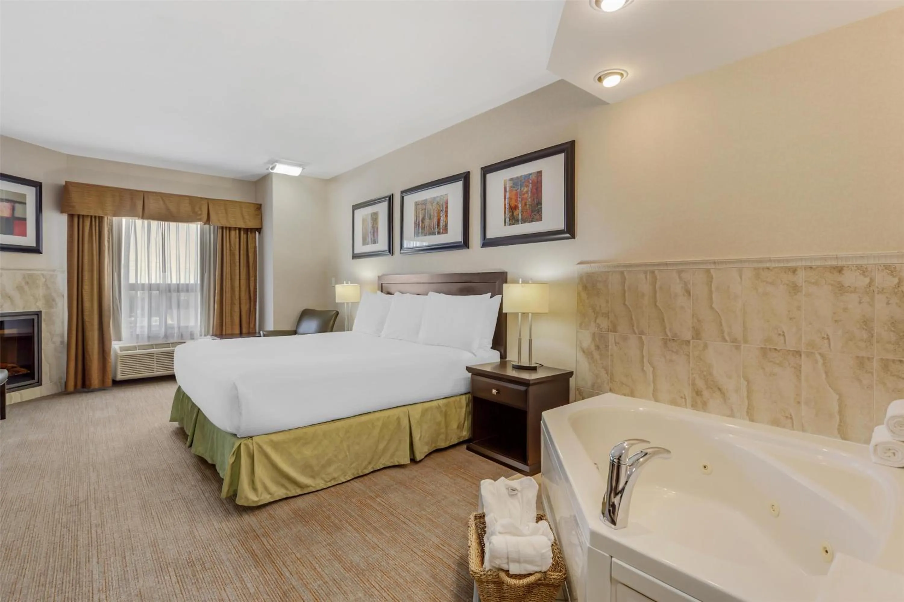 King Suite with Spa Bath in Best Western Wainwright Inn & Suites