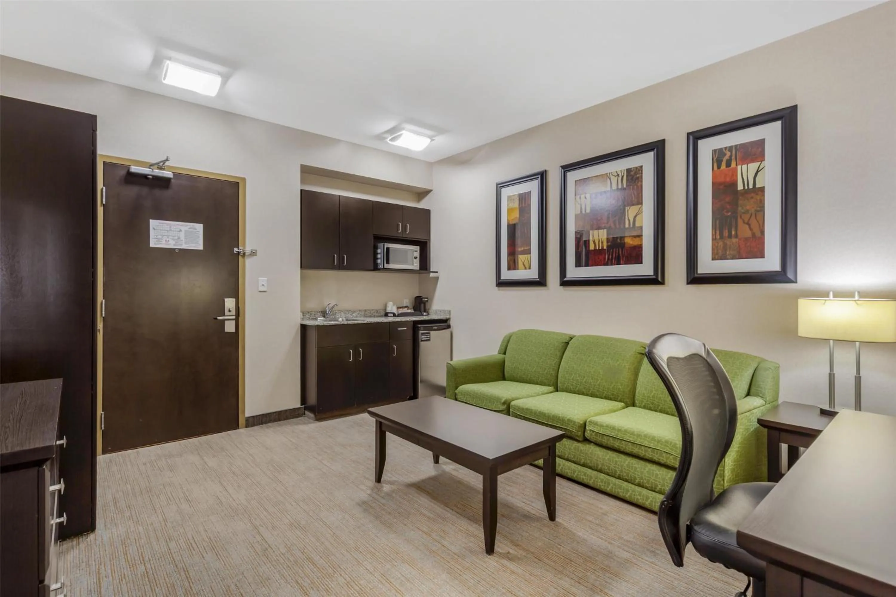 Single Queen Suite - Non-Smoking in Best Western Wainwright Inn & Suites