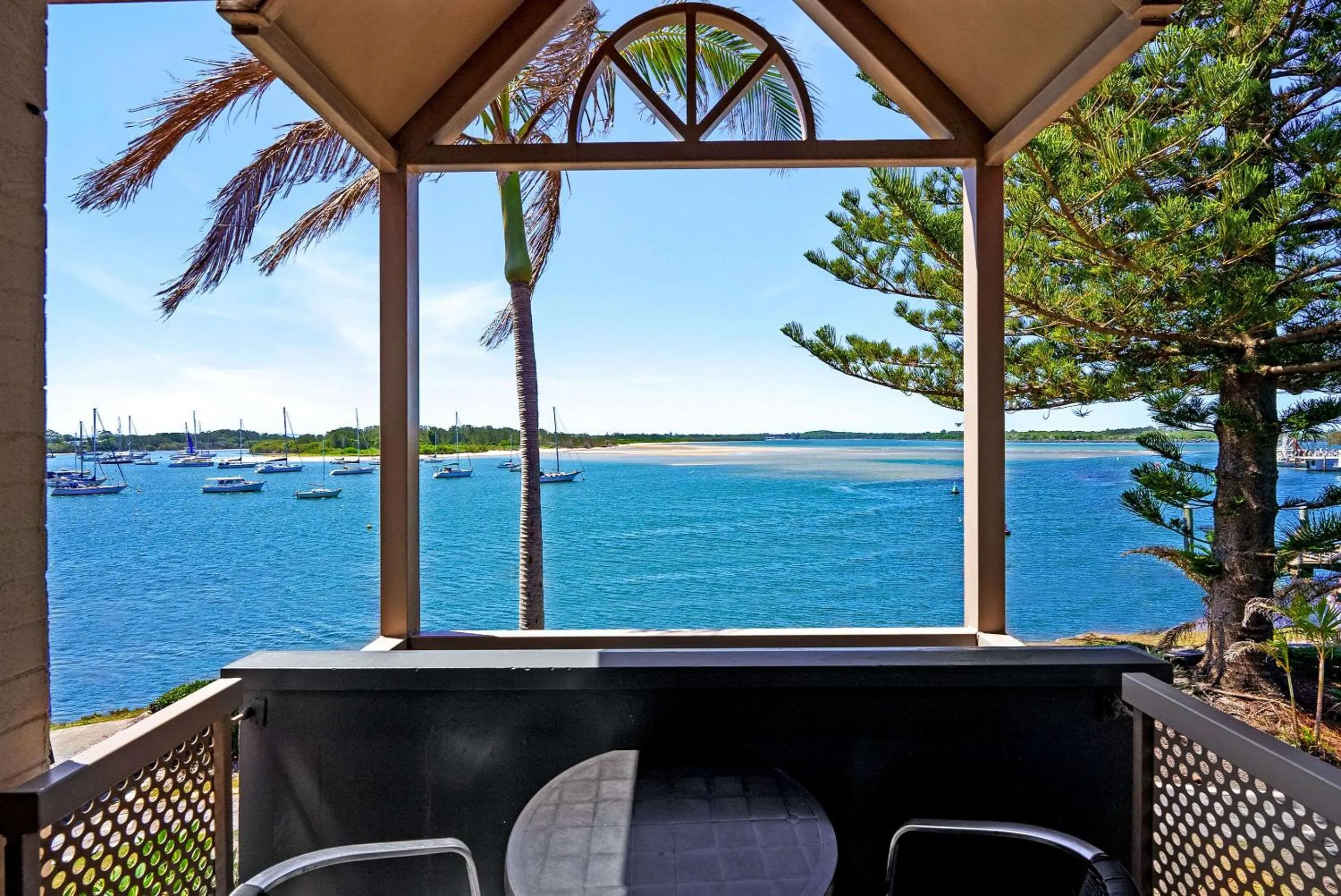 Superior King Riverview  in Comfort Resort Waters Edge