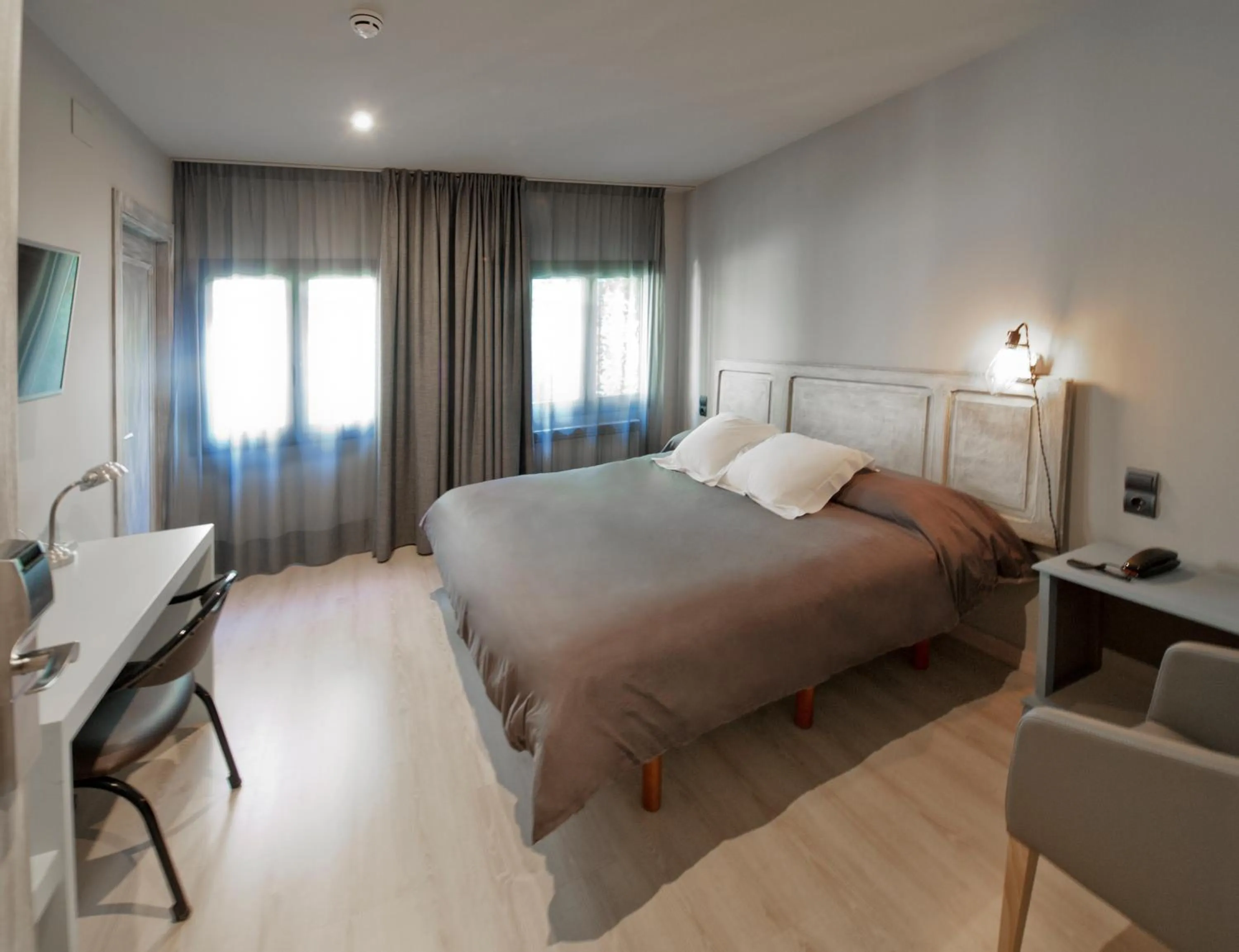Superior Double Room - single occupancy in Hotel Jardí Apartaments