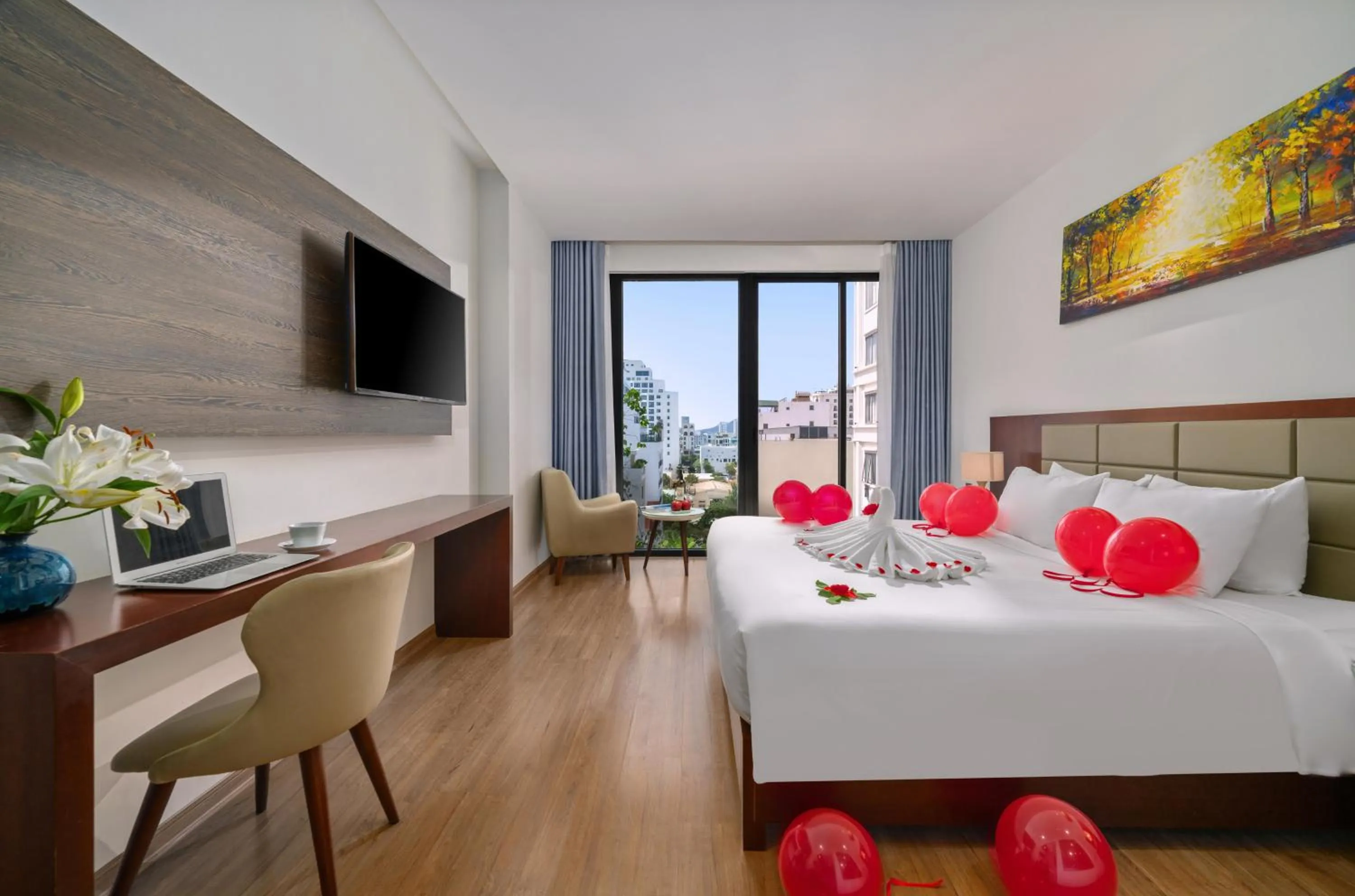 Junior Balcony Double with Bathtub (Welcome Fruit) in Aria Grand Hotel & Spa