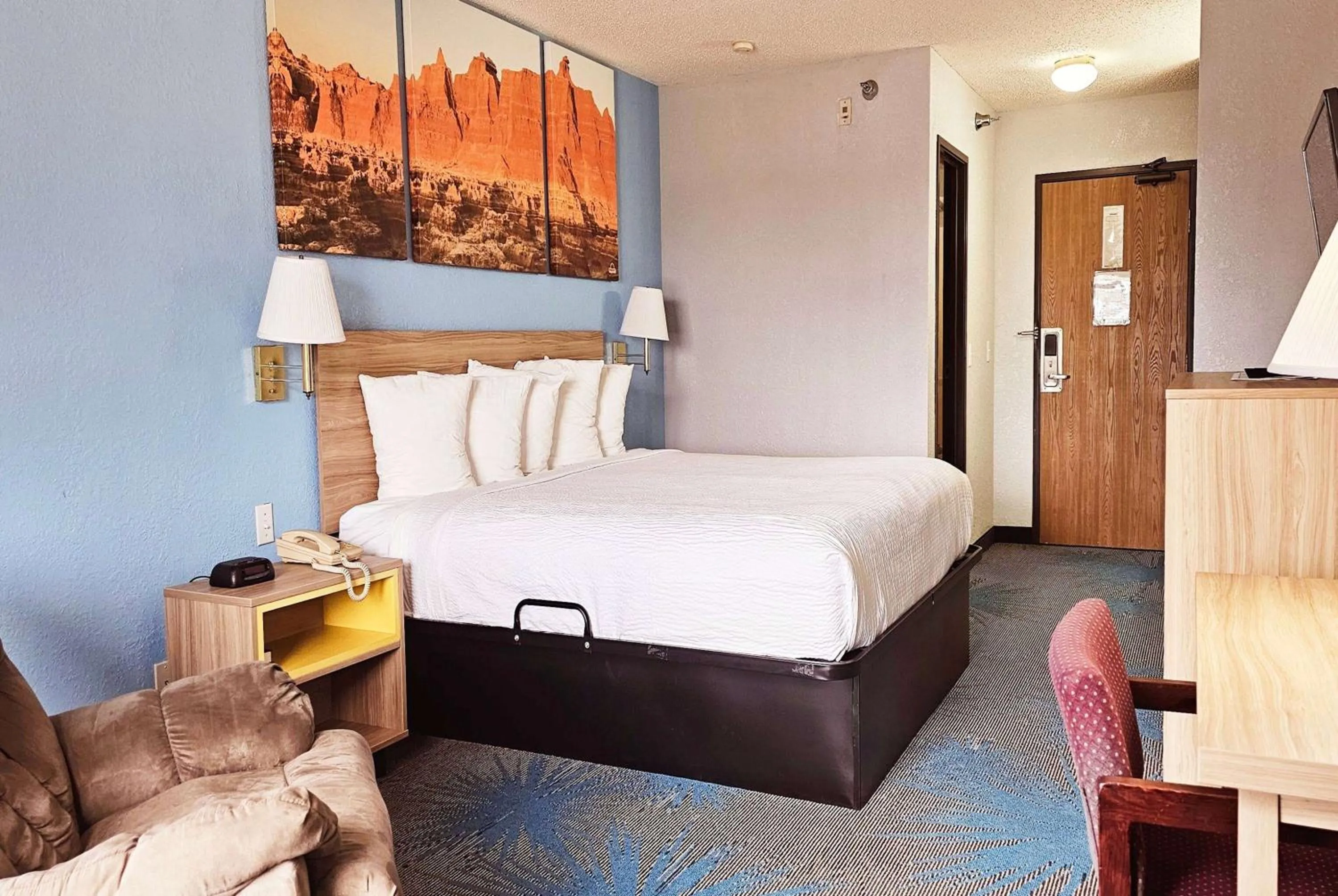 King Room - Non-Smoking in Days Inn by Wyndham Ozark Springfield