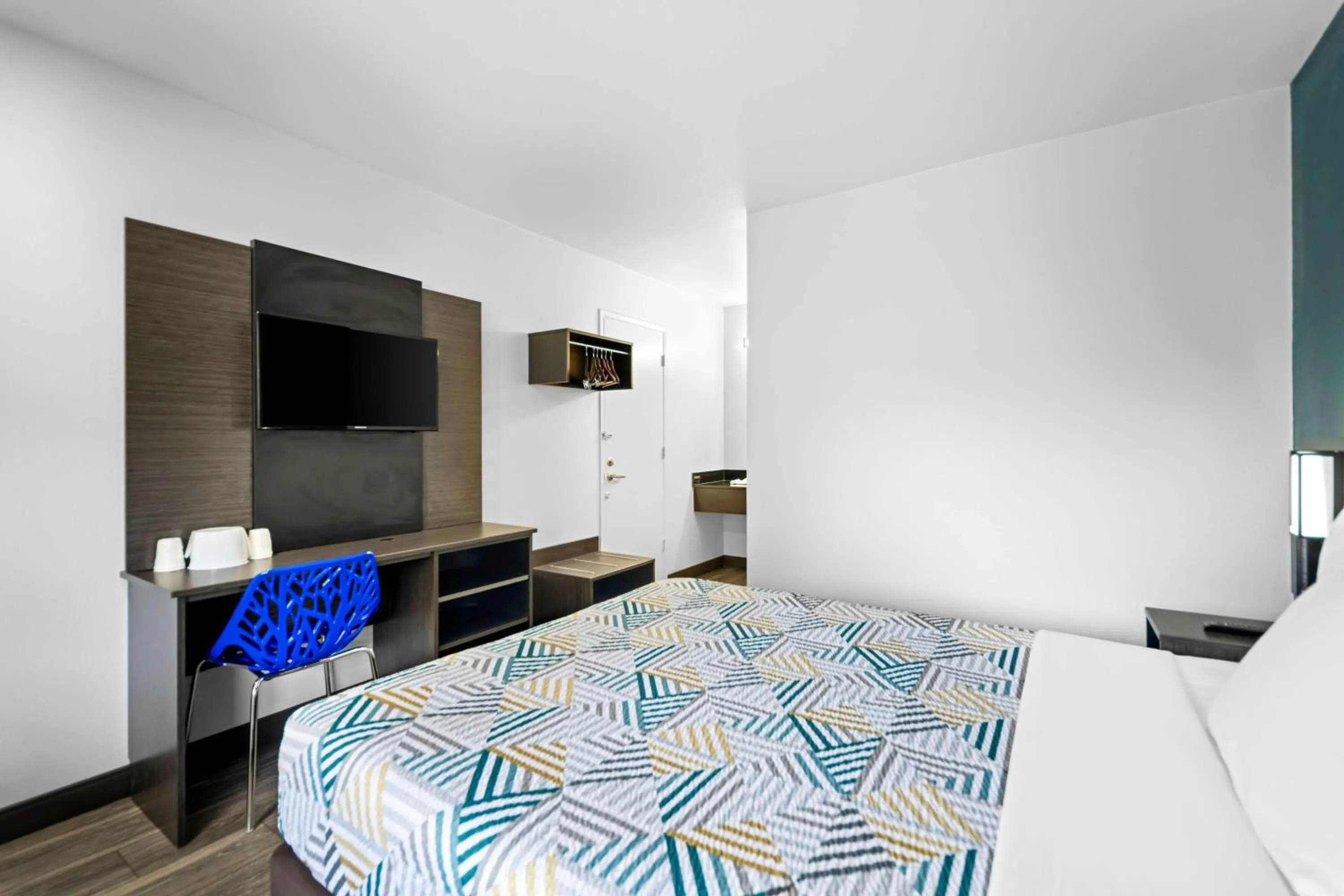 Queen Room in Motel 6-Monterey, CA