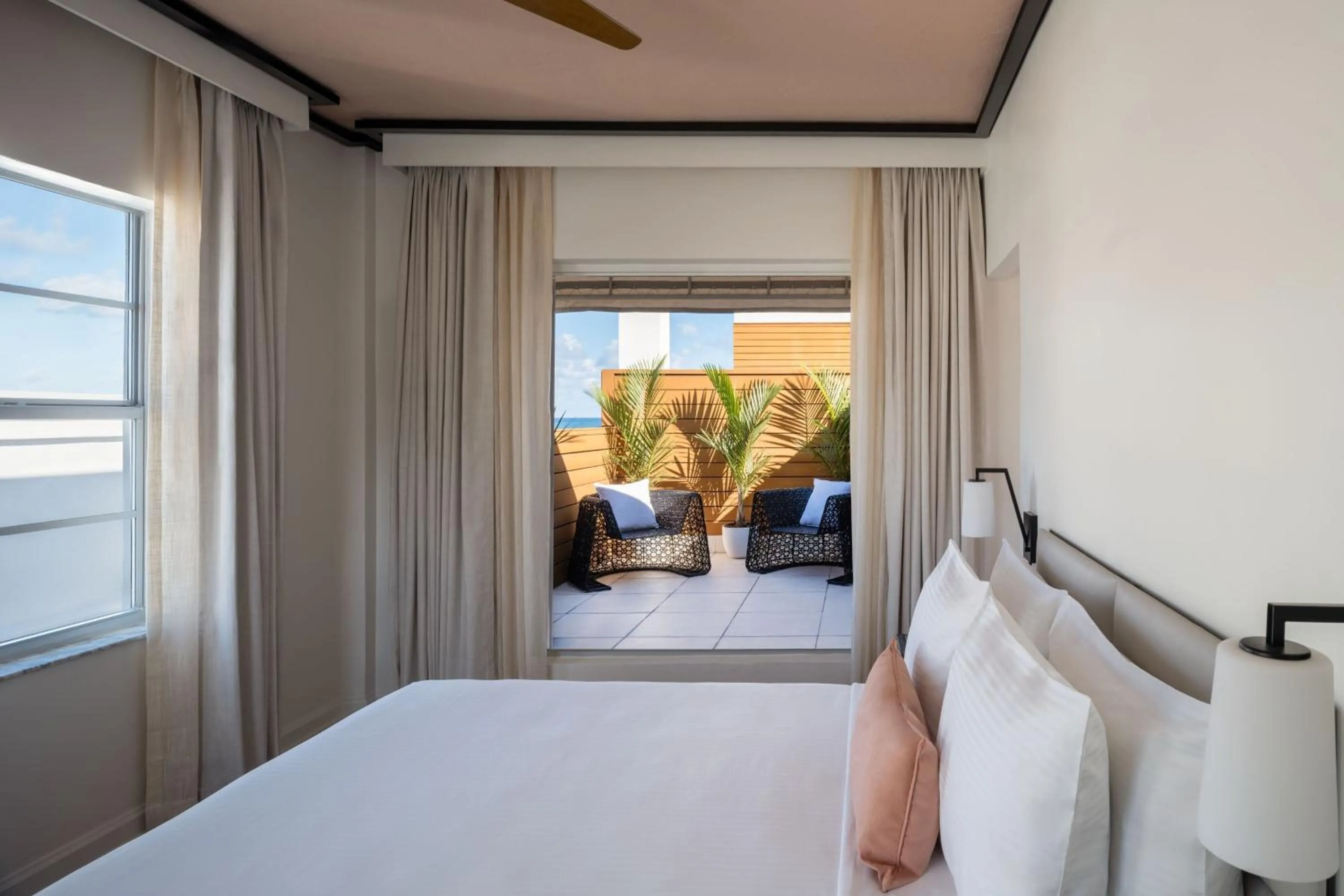 Premium Queen Room Partial ocean view roof top Terrace in Eurostars Winter Haven Miami Beach