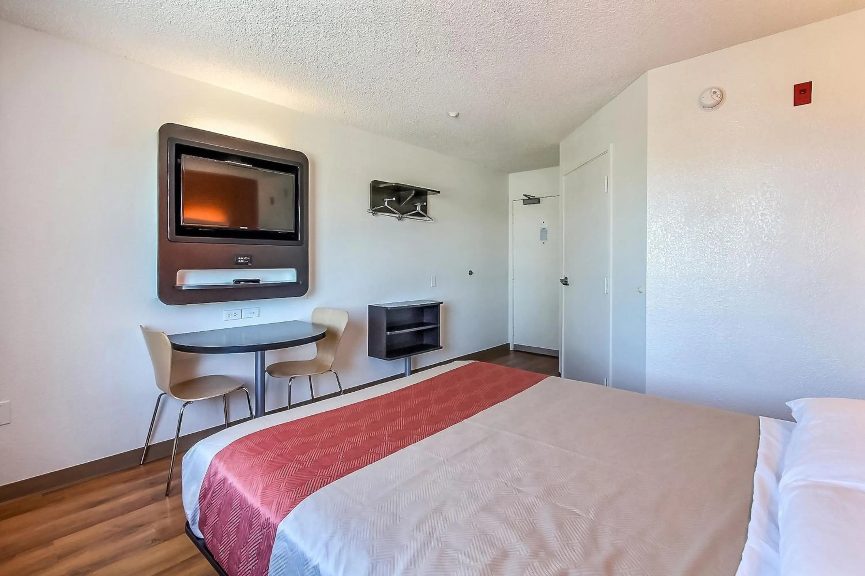 King Room in Motel 6-Gilroy, CA