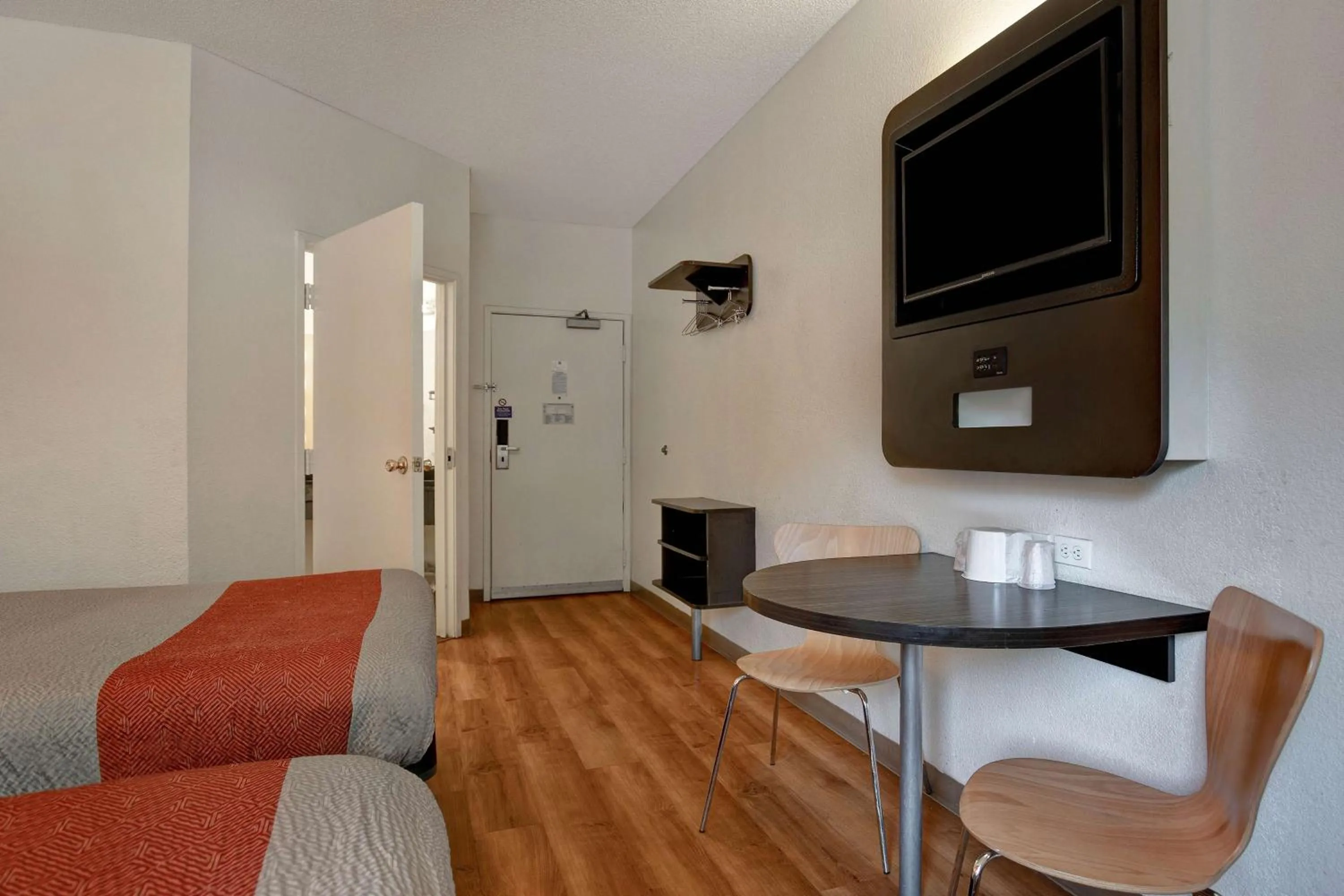 Quadruple Room in Motel 6-Gilroy, CA