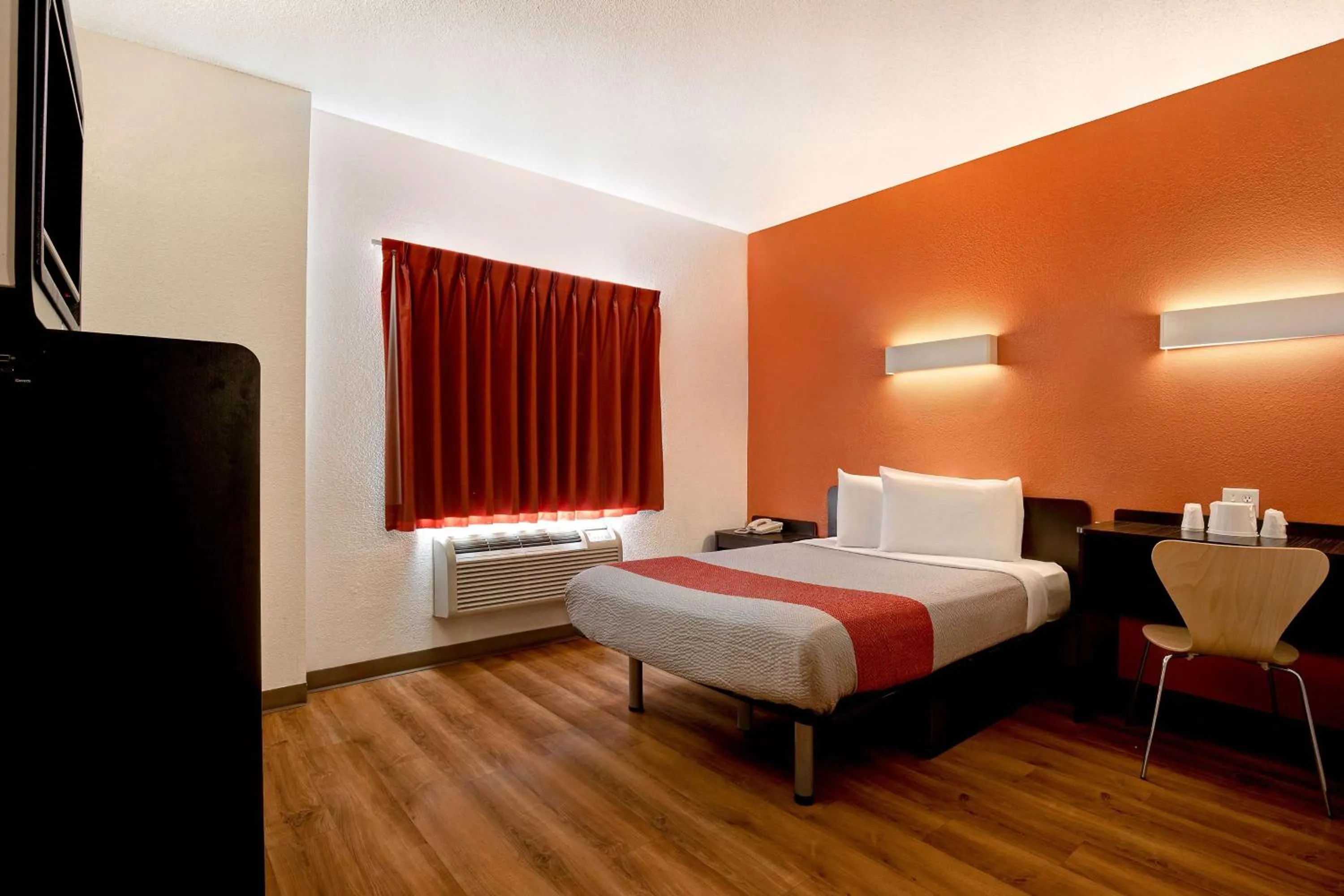 Queen Room - Disability Access - Roll in Shower in Motel 6-Gilroy, CA