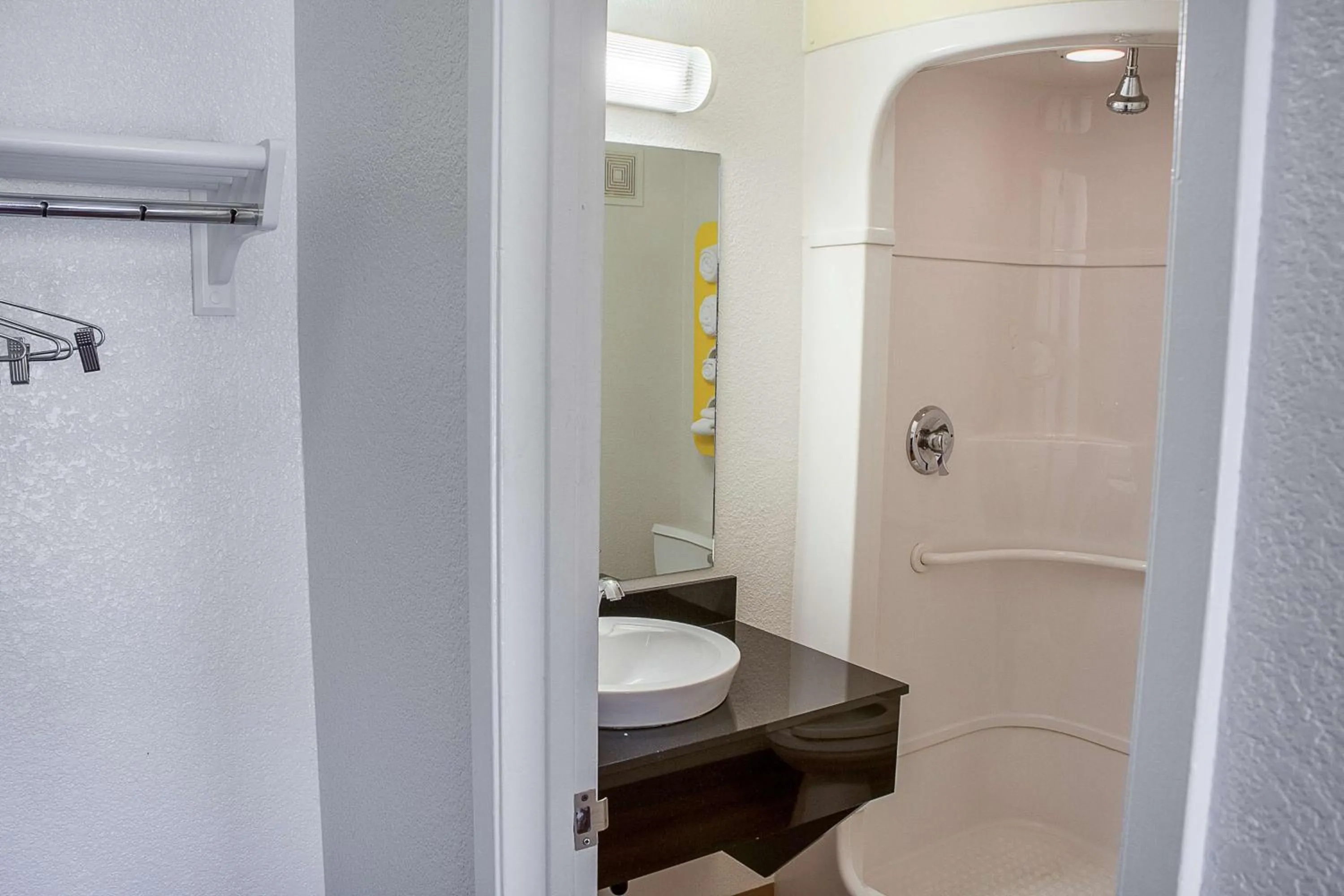 Queen Room in Motel 6-Ukiah, CA