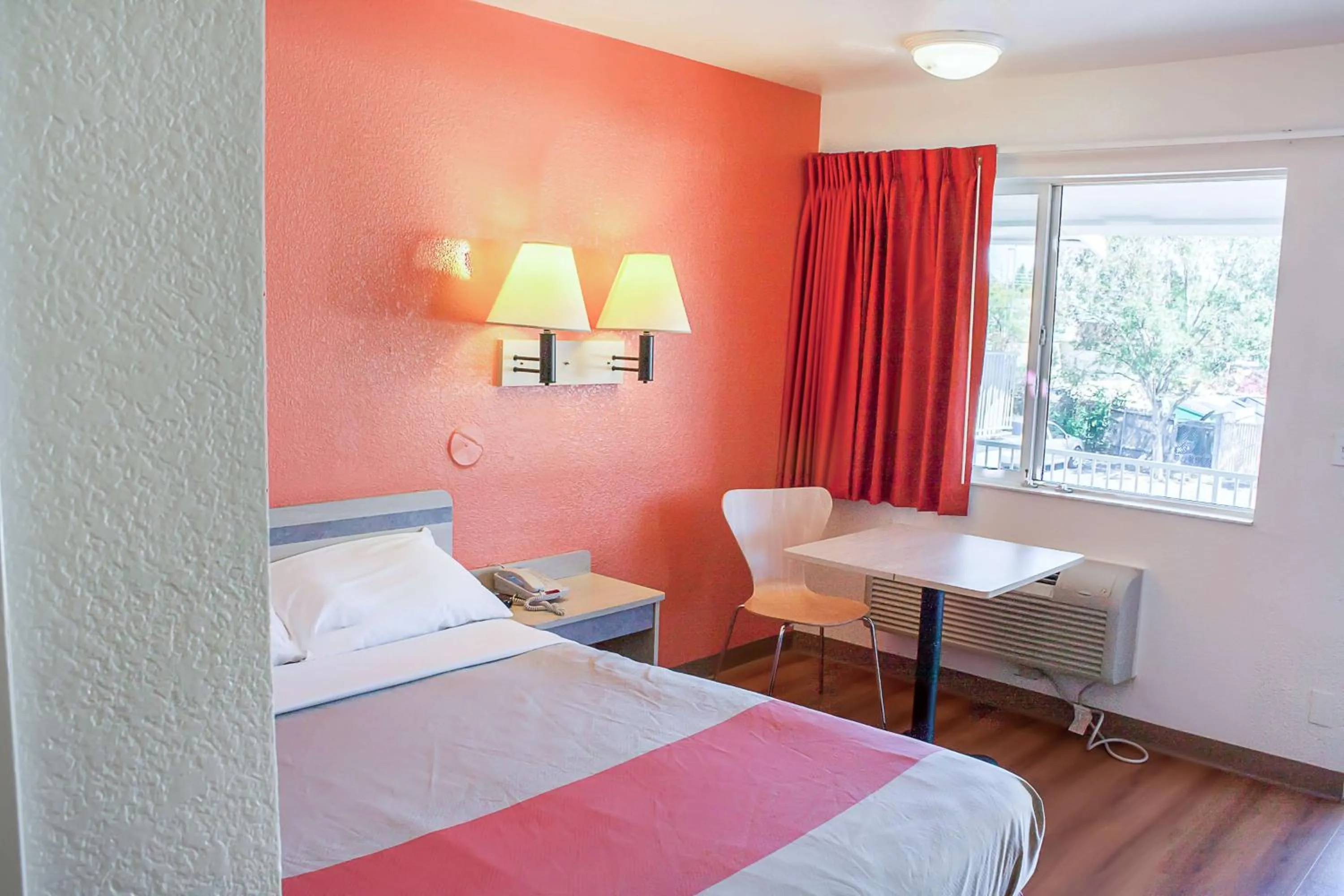 Queen Room - Smoking in Motel 6-Ukiah, CA