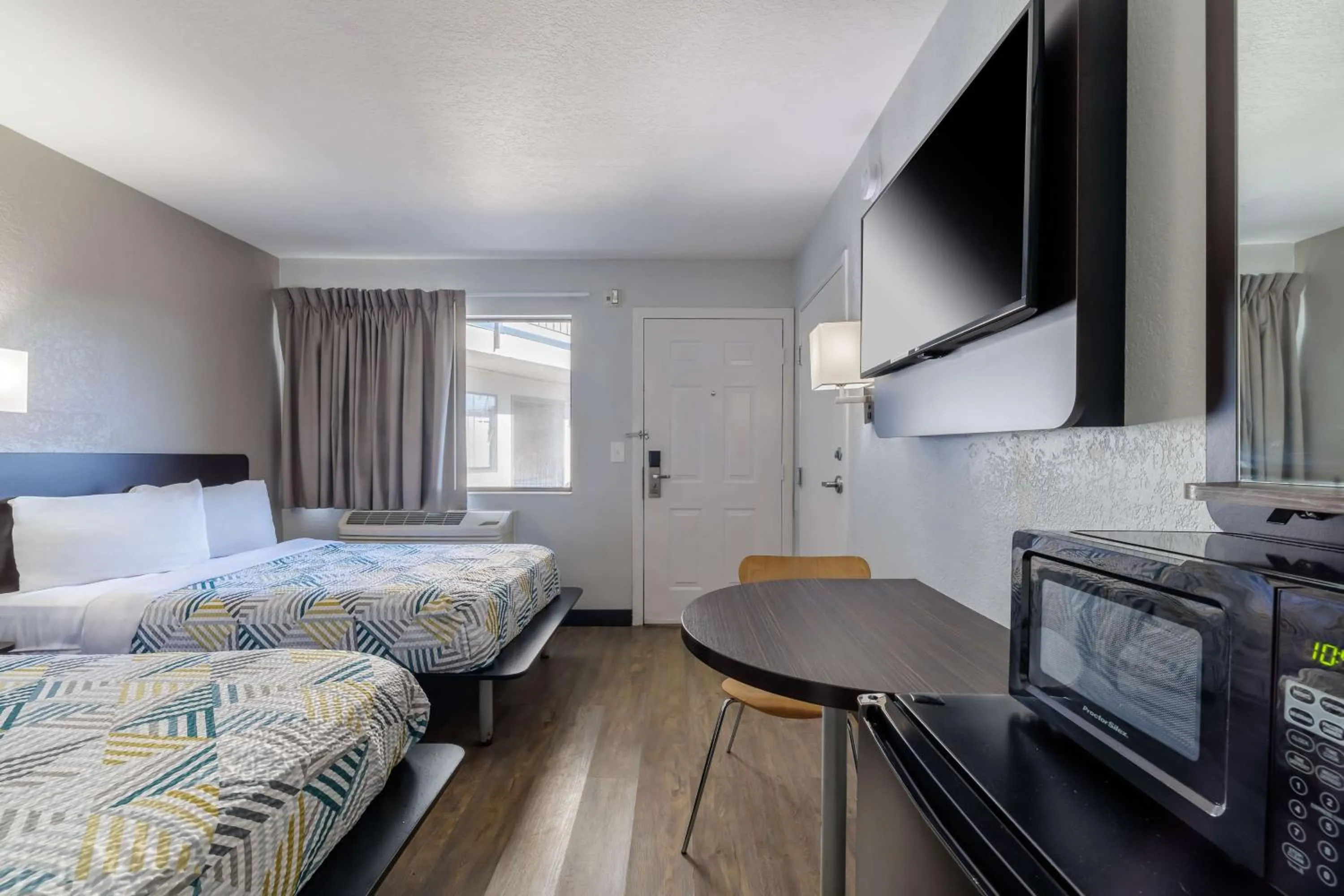 Double Room - Disability Access - Non-Smoking in Motel 6 Elizabethtown